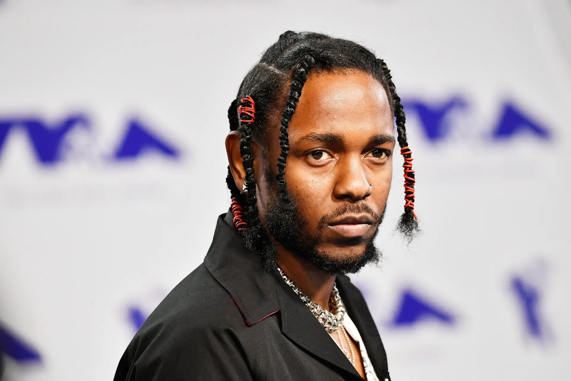 Kendrick Lamar chama “pedófilo” a Drake em canção nova