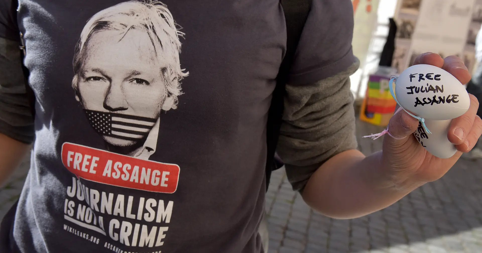 Esposa de Assange apela a Londres para não assinar extradição