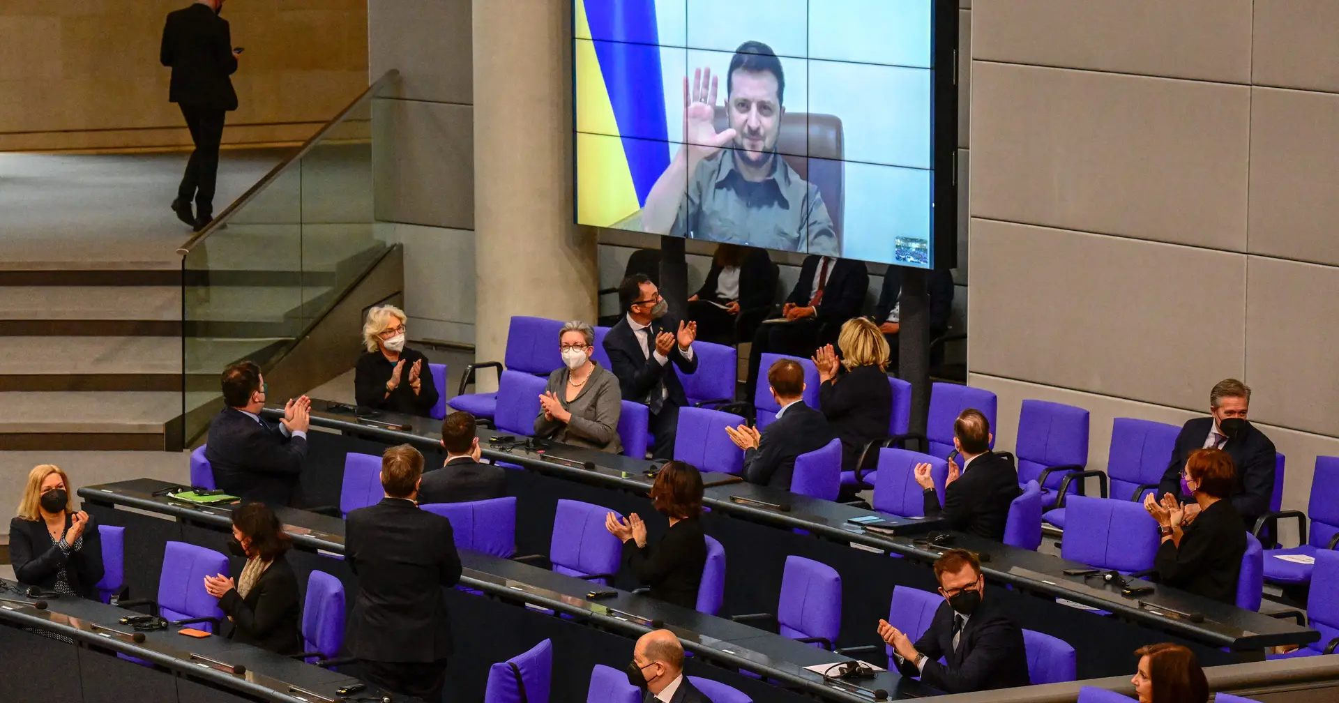 Entrincheirado na Ucrânia, Zelensky deixou 25 reptos a parlamentos do mundo (agora é a nossa vez)