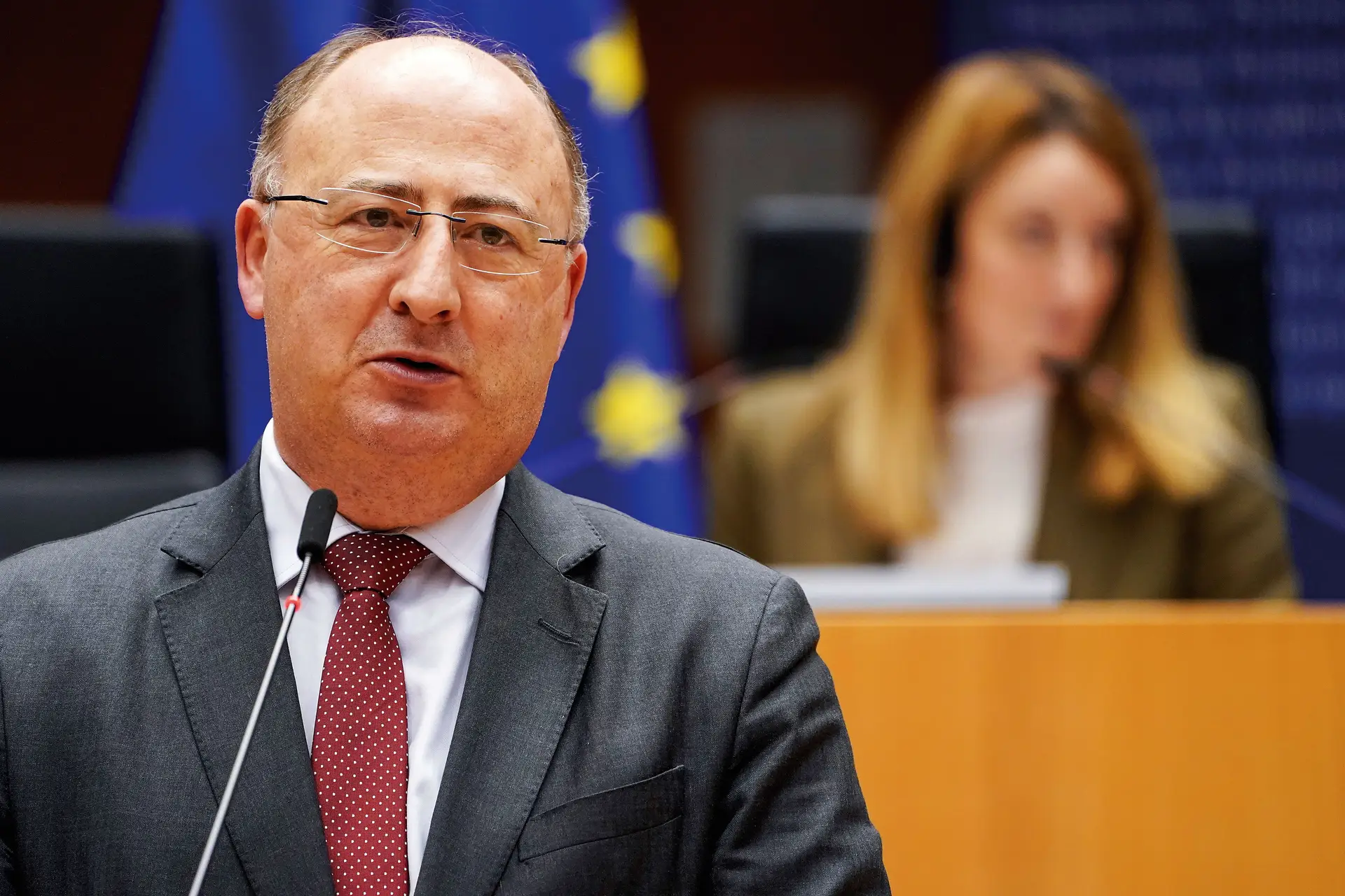 Eurodeputado social democrata José Manuel Fernandes critica secretismo do Governo