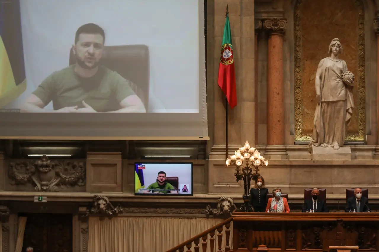 Zelensky “dirigiu-se ao povo” português e passou “por cima das excelências”. Ele sabe que “quem faz a opinião pública é a população”