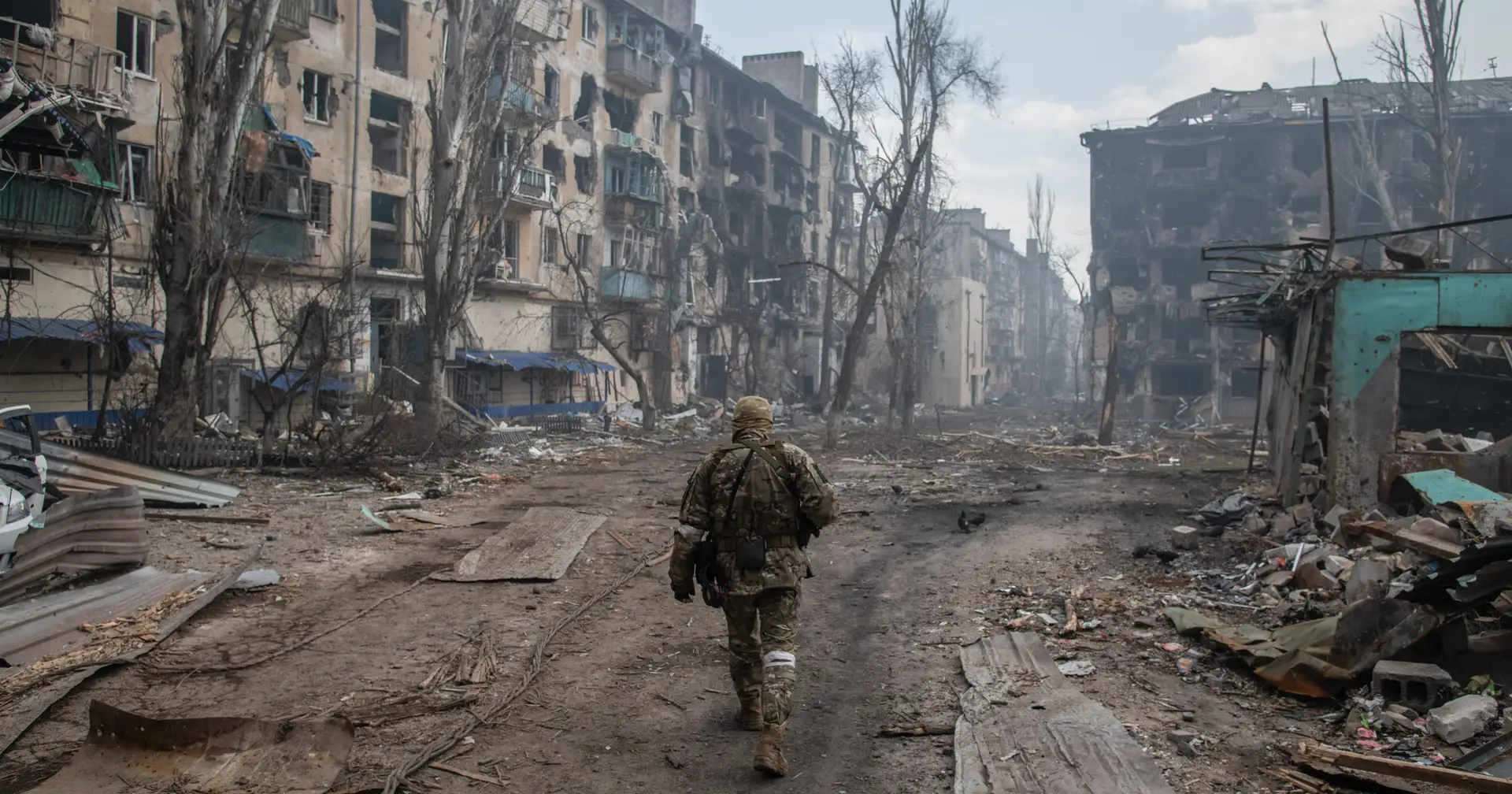 A dura realidade da guerra na Ucrânia, horas antes de Zelensky falar a Portugal