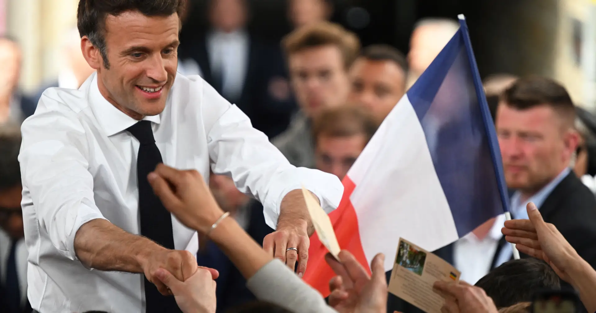 França. Últimas sondagens dão Macron com mais de 10 pontos de vantagem face a Le Pen