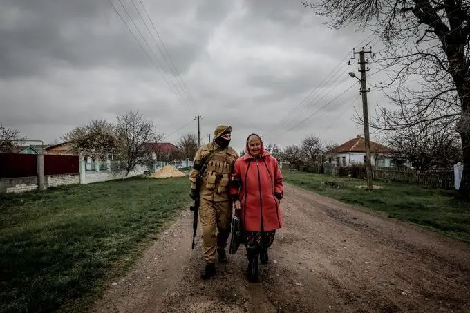 Ocupar é uma coisa, anexar é outra: as "indecisões" e dificuldades russas para controlar território no sul da Ucrânia
