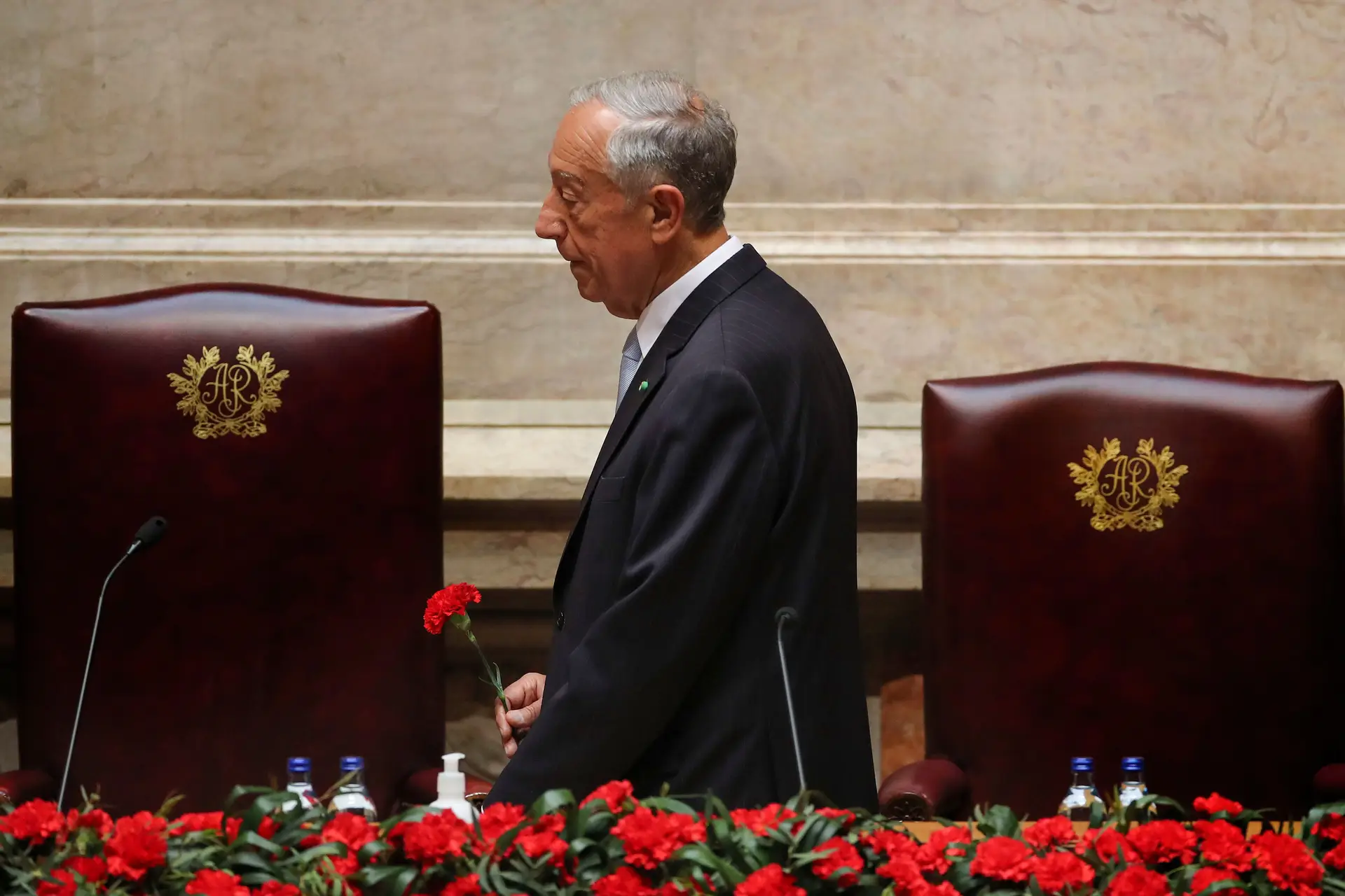 Marcelo carrega nas exigências para as Forças Armadas: "De repente passamos a viver em troika?"