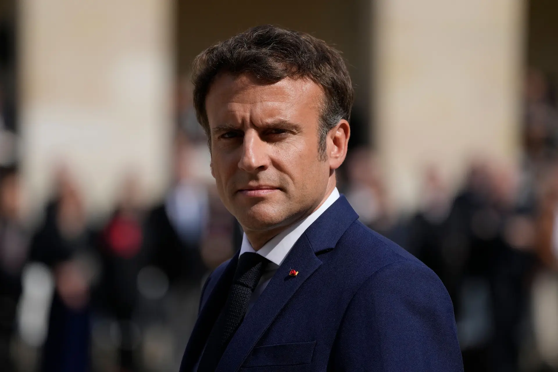 À grande e à francesa? Macron alerta sobre "o fim da abundância"