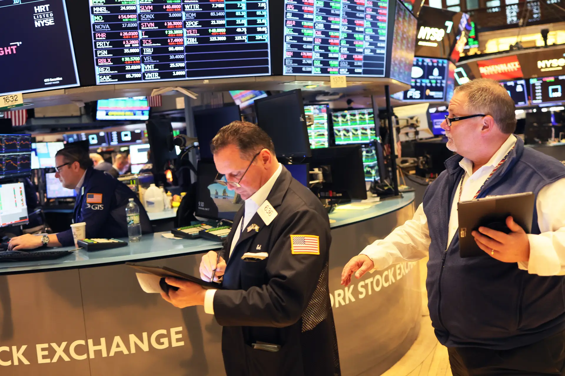 Em Nova Iorque, o índice S&P 500 perdeu 9% e o Nasdaq, das tecnológicas, quebrou 13,3% em abril, registando o pior mês desde a crise financeira de 2008