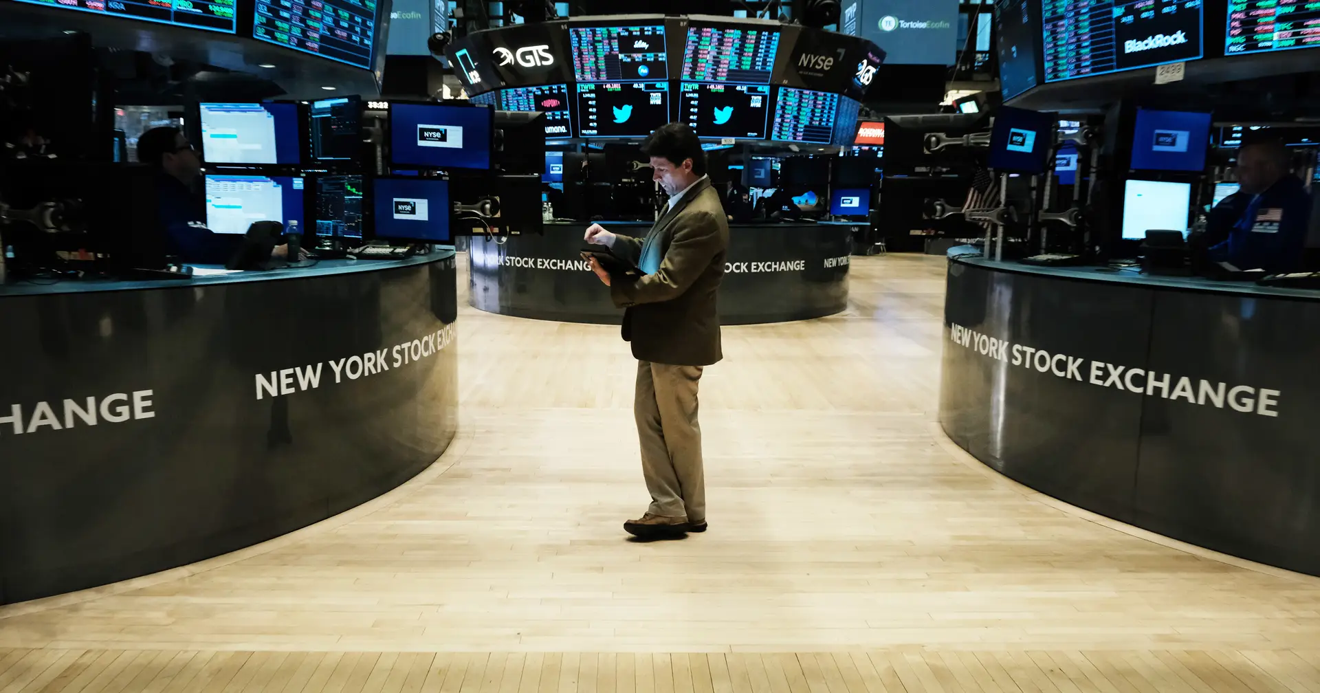 Wall Street fecha em baixa com investidores a reagirem mal a números da inflação