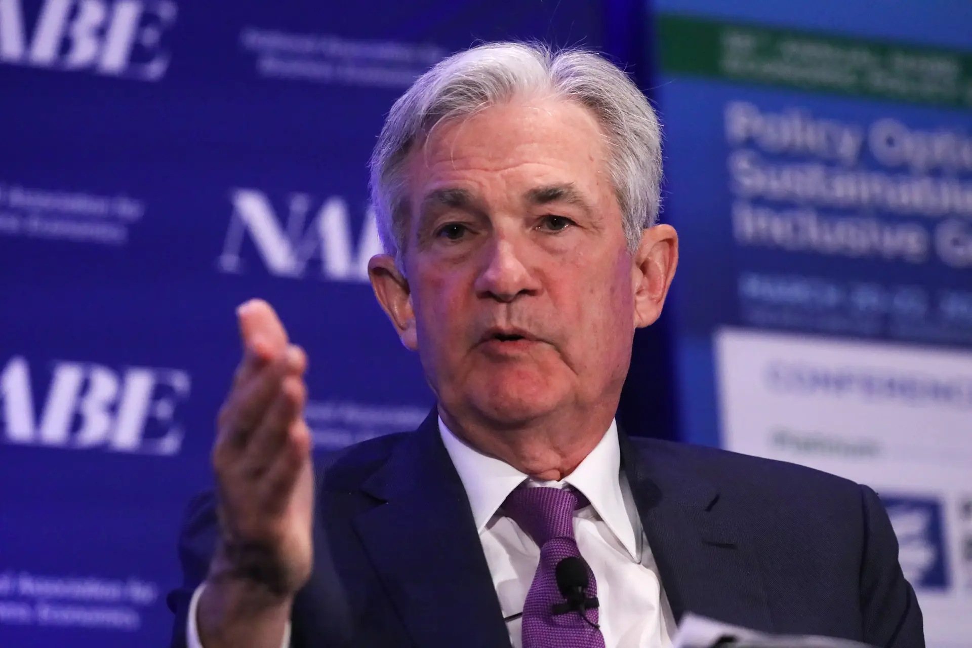 Reserva Federal sobe taxa de juro em 25 pontos base apesar da turbulência na banca