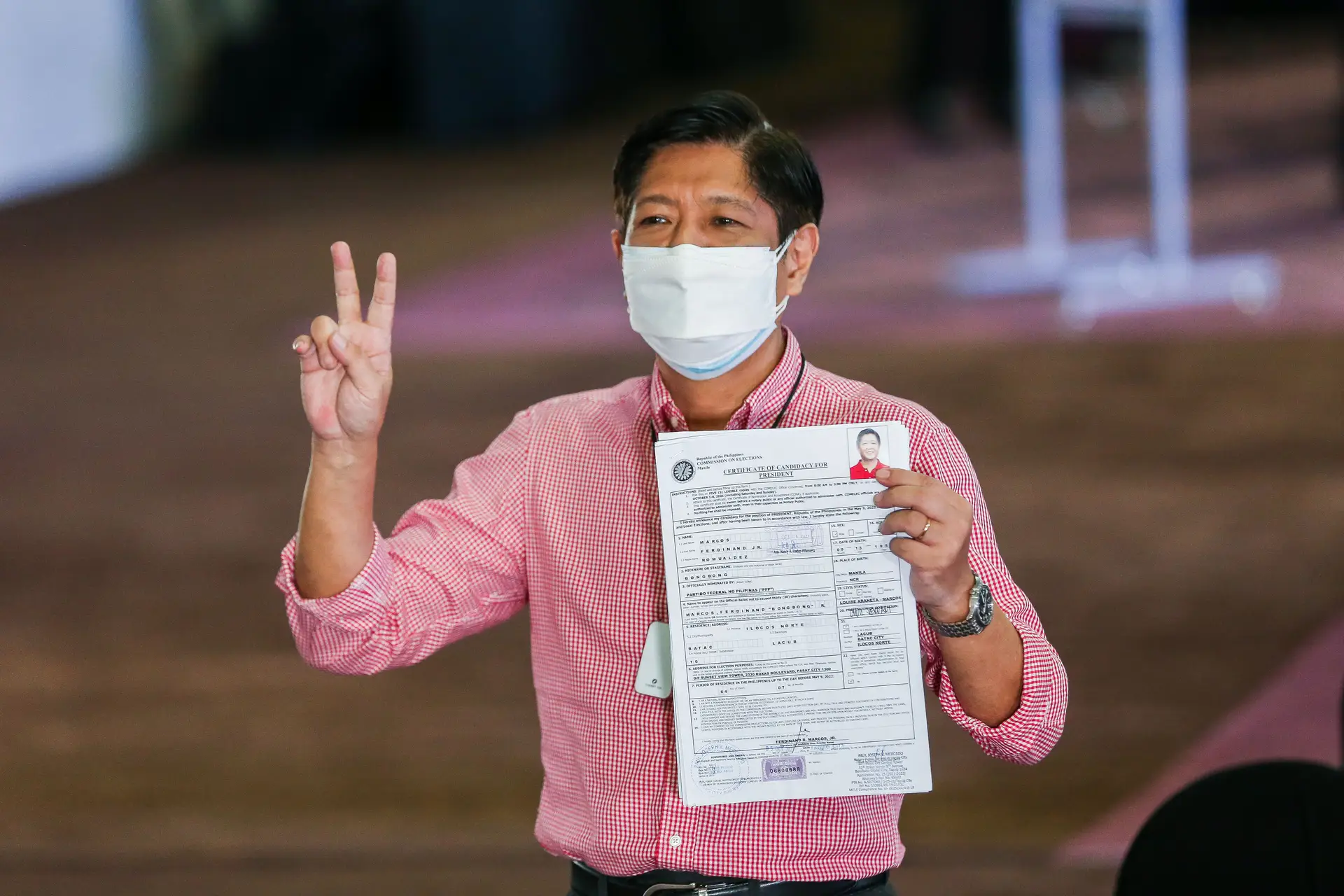 Ferdinand “Bongbong” Marcos Jr. exibe confiança no momento de formalização da sua candidatura à presidência das Filipinas