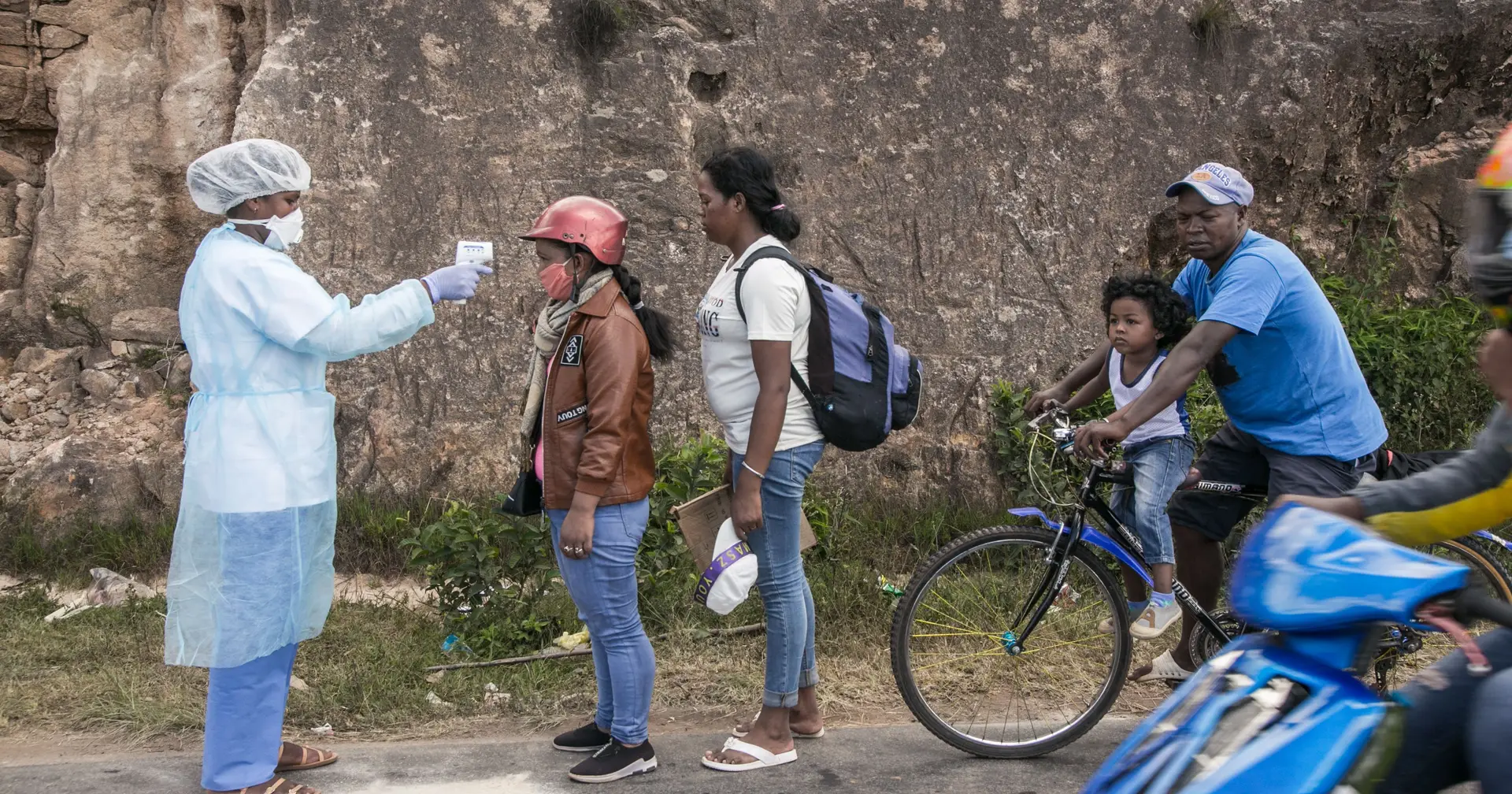 Covid-19. África do Sul exige máscaras para as crianças horas após ter levantado a medida