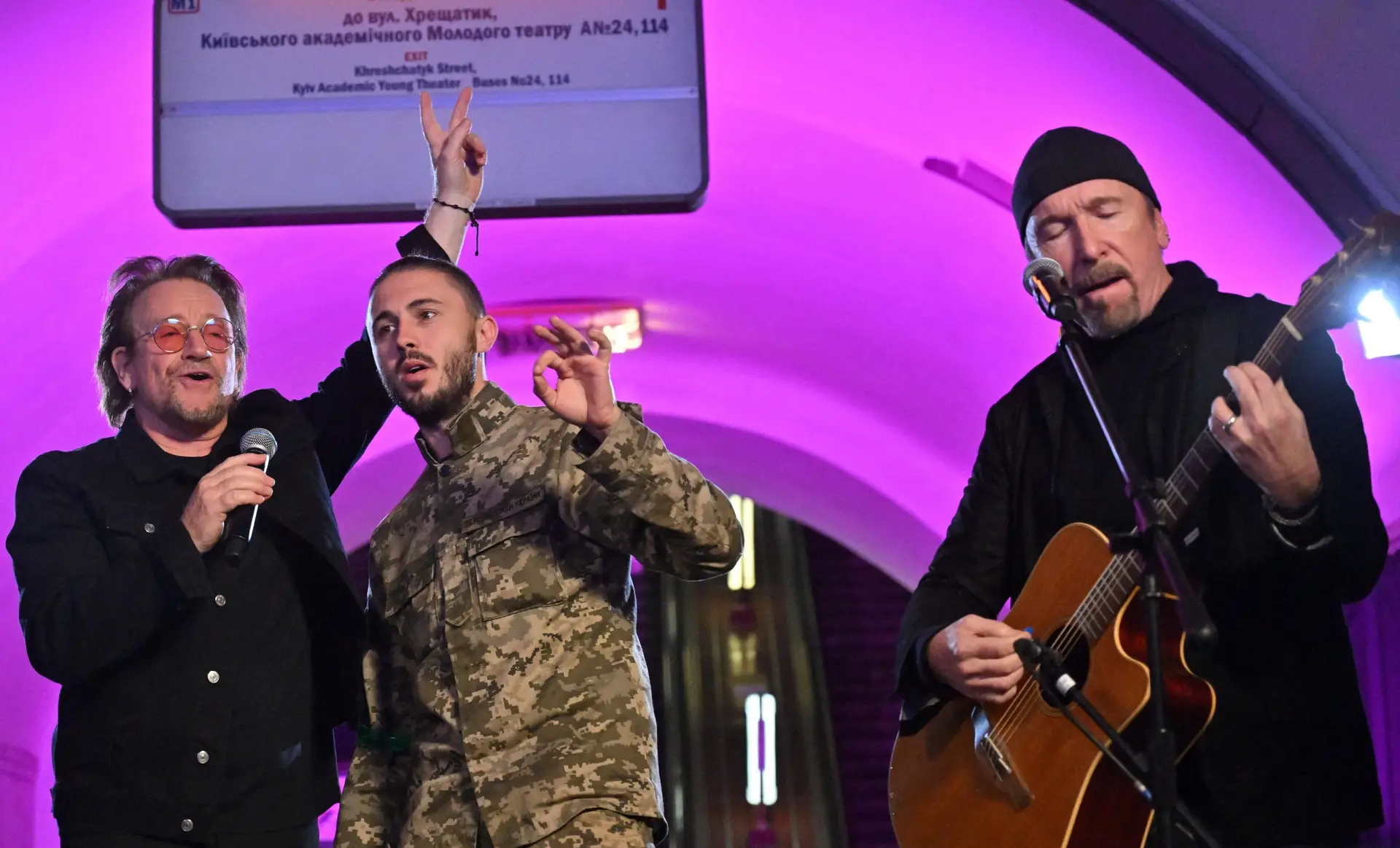 U2 no metro de Kiev