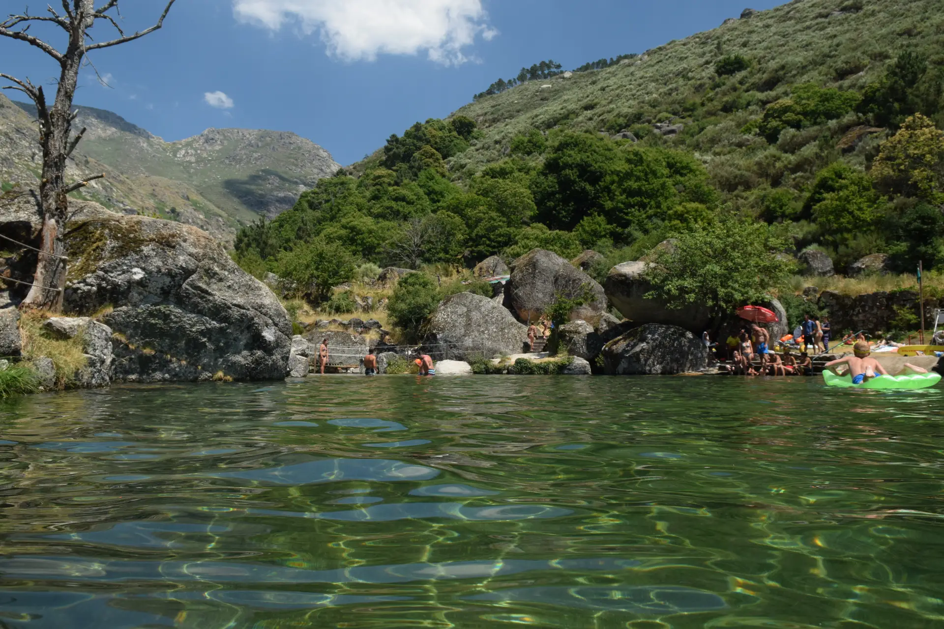 Mergulhar nas alturas: estas são as melhores praias fluviais da serra da Estrela
