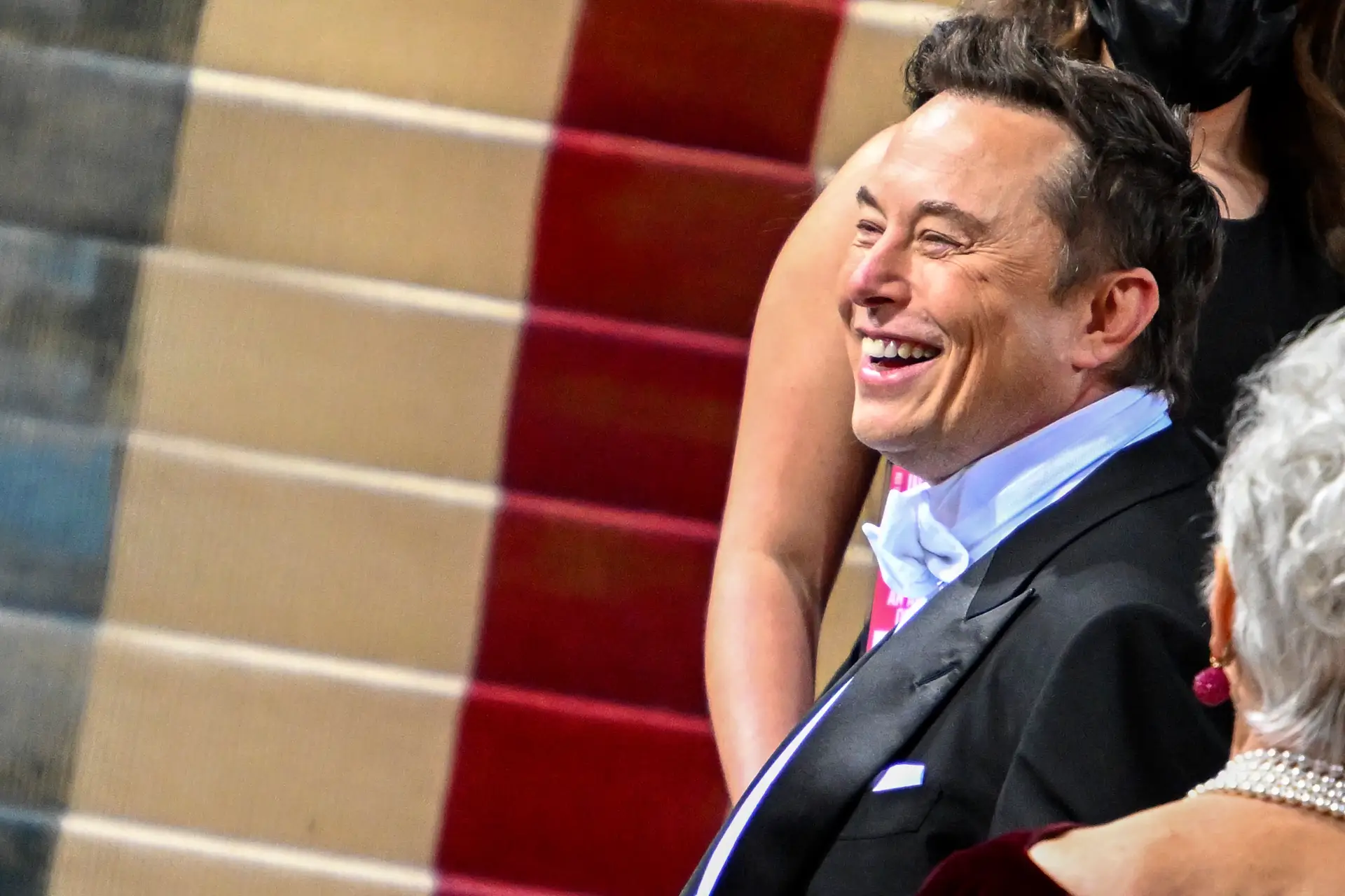 Elon Musk enfrenta advogados do Twitter por desistir do acordo de compra