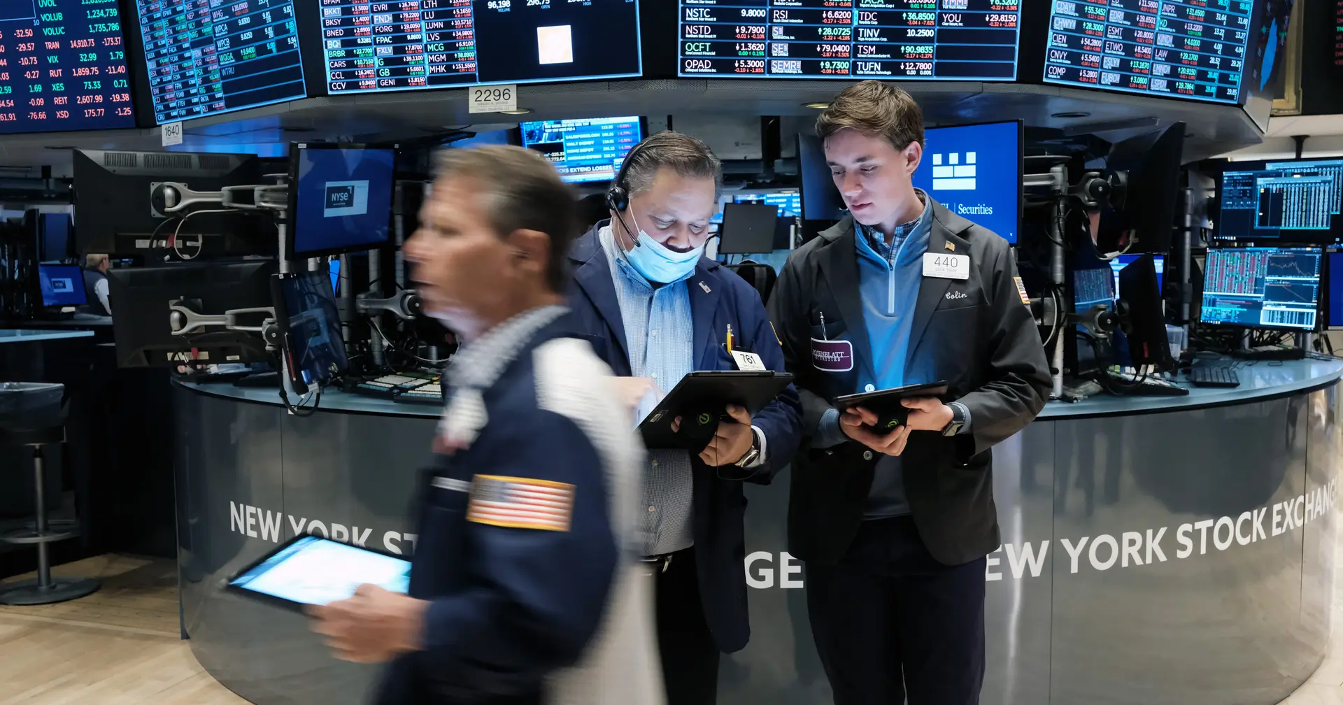 Wall Street fecha em baixa com estatísticas a reforçarem cenário de alta de juro