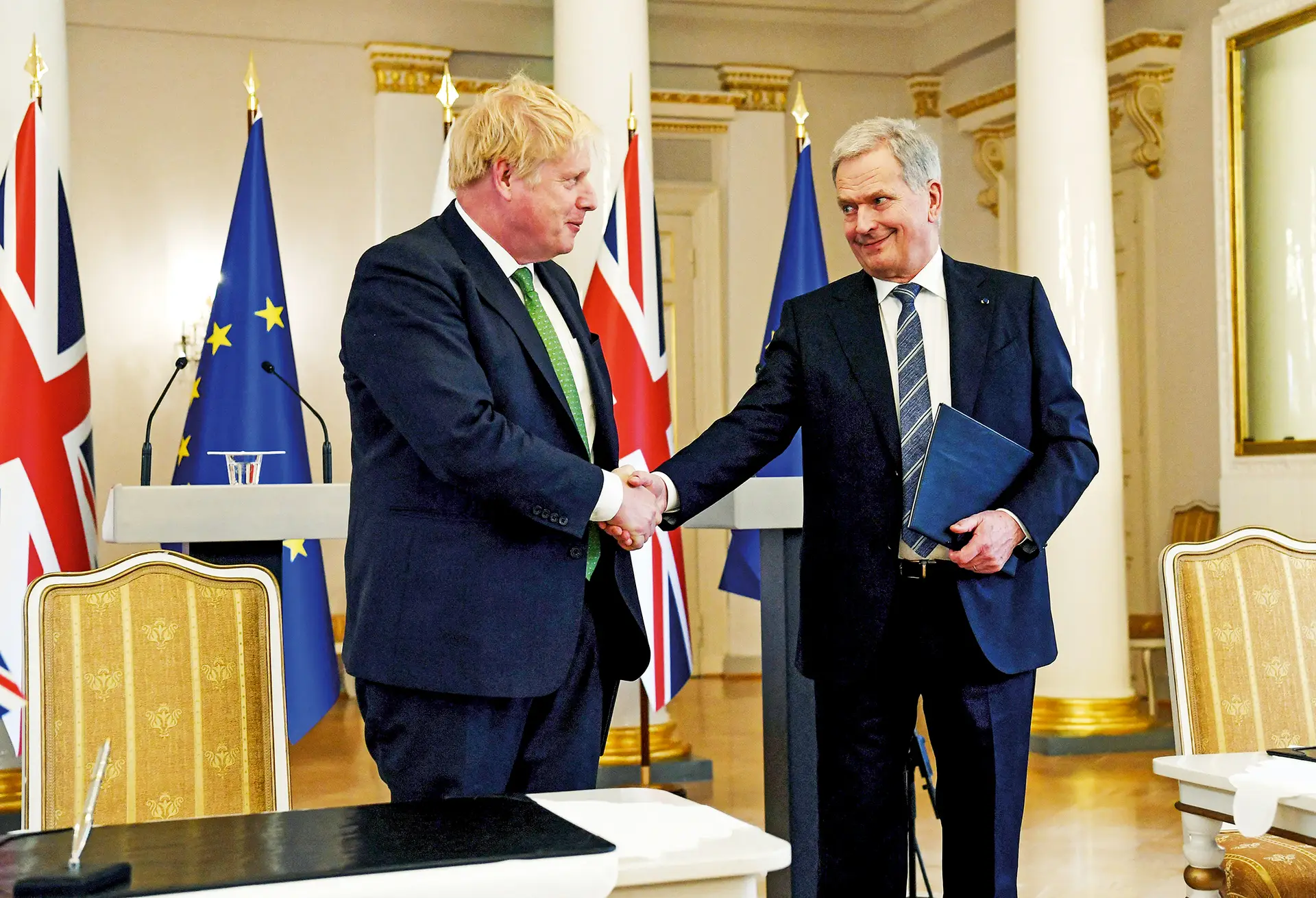 Boris Johnson fez saber ao Presidente finlandês que tem a retaguarda coberta