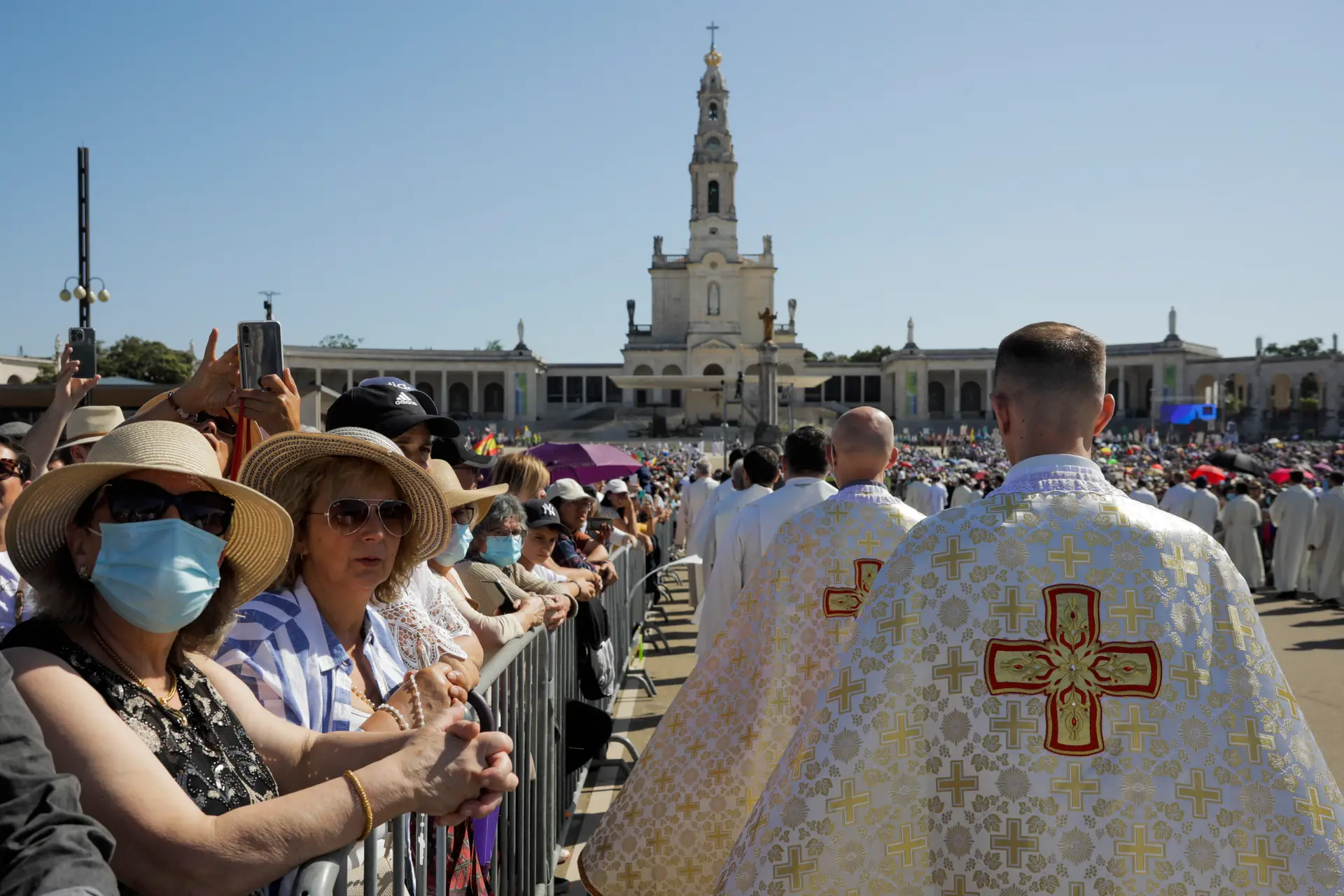 Diplomata do Vaticano pede em Fátima  "diálogo e negociação" para uma "paz estável"