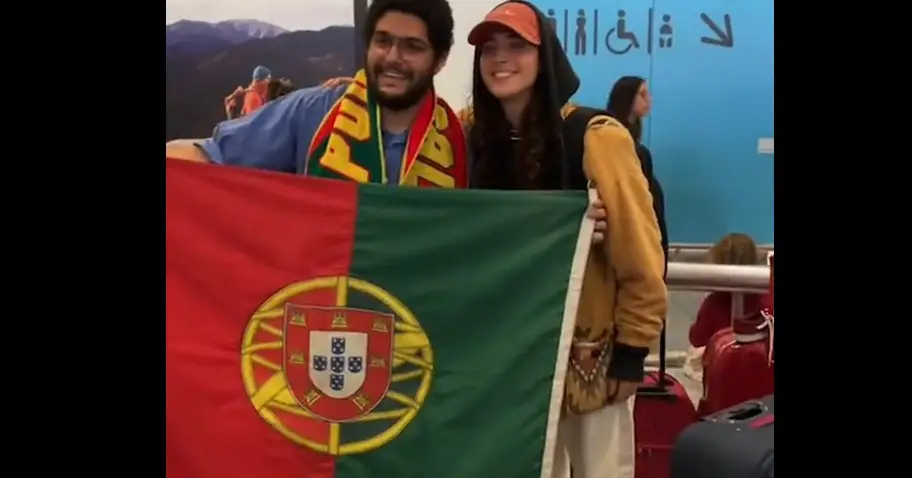 MARO recebida por fãs no Aeroporto de Lisboa