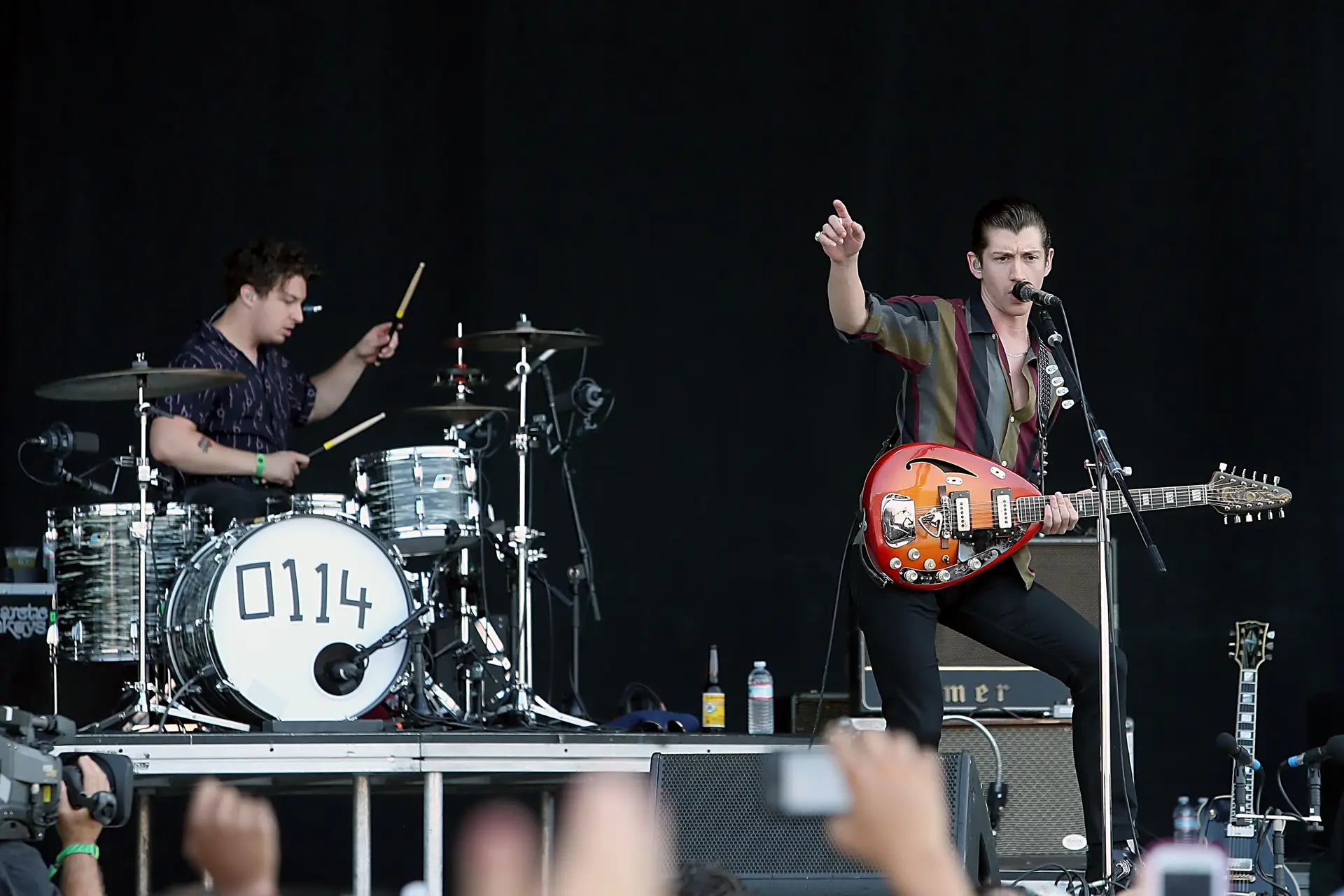 Arctic Monkeys estreiam canção nova ao vivo, a uma semana do regresso a Portugal