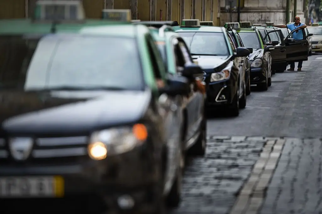 Governo autorizado a legislar sobre táxis, ministro promete agendar para Conselho de Ministros "imediatamente"