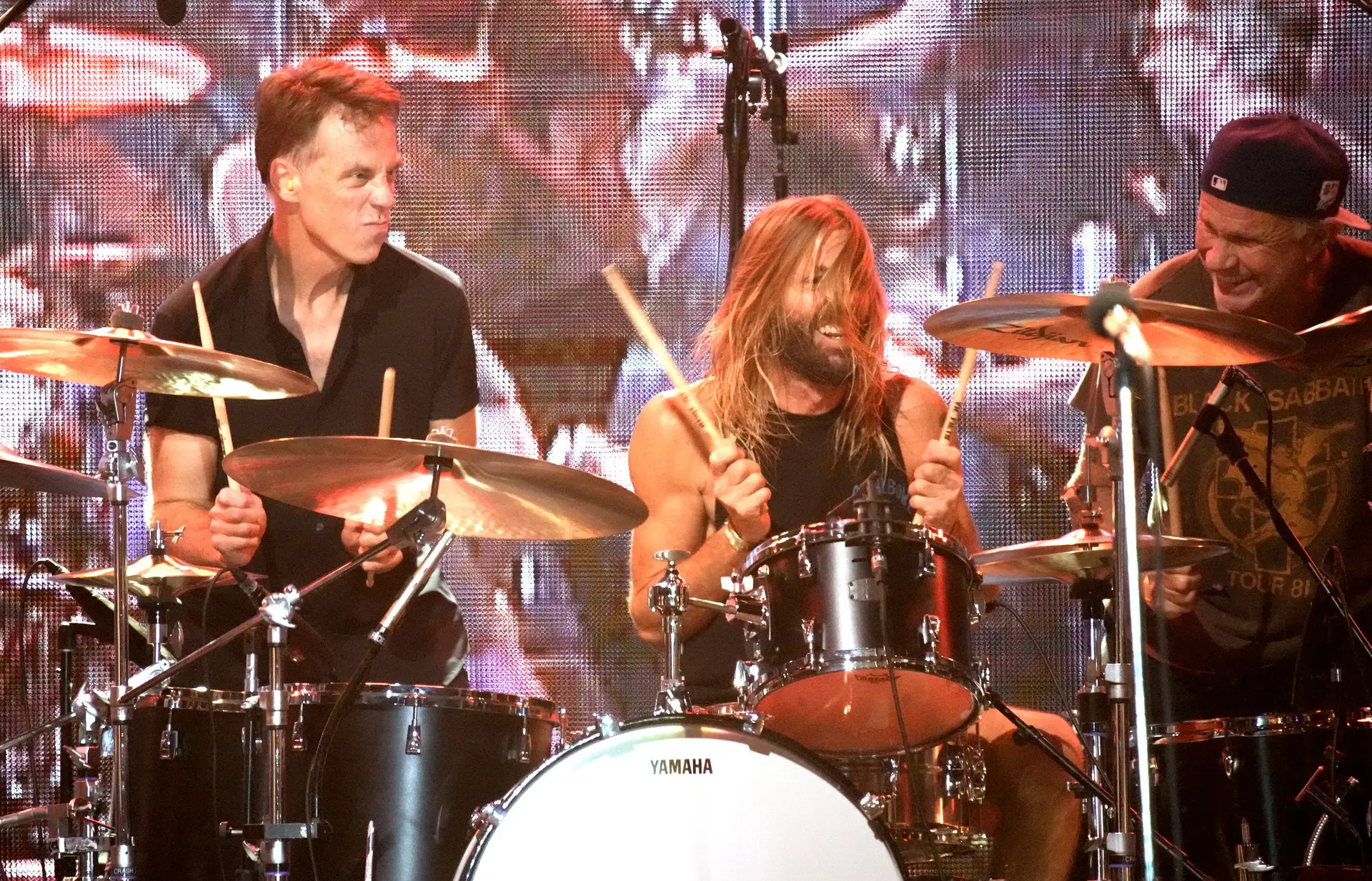 Matt Cameron (Pearl Jam) e Chad Smith (RHCP) pedem desculpa aos Foo Fighters por declarações sobre a morte de Taylor Hawkins