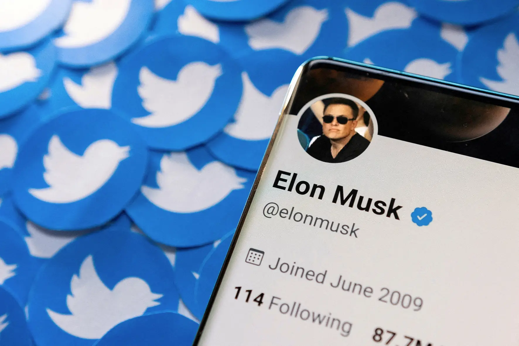 Elon Musk, o homem mais rico do mundo, acaba de comprar o Twitter