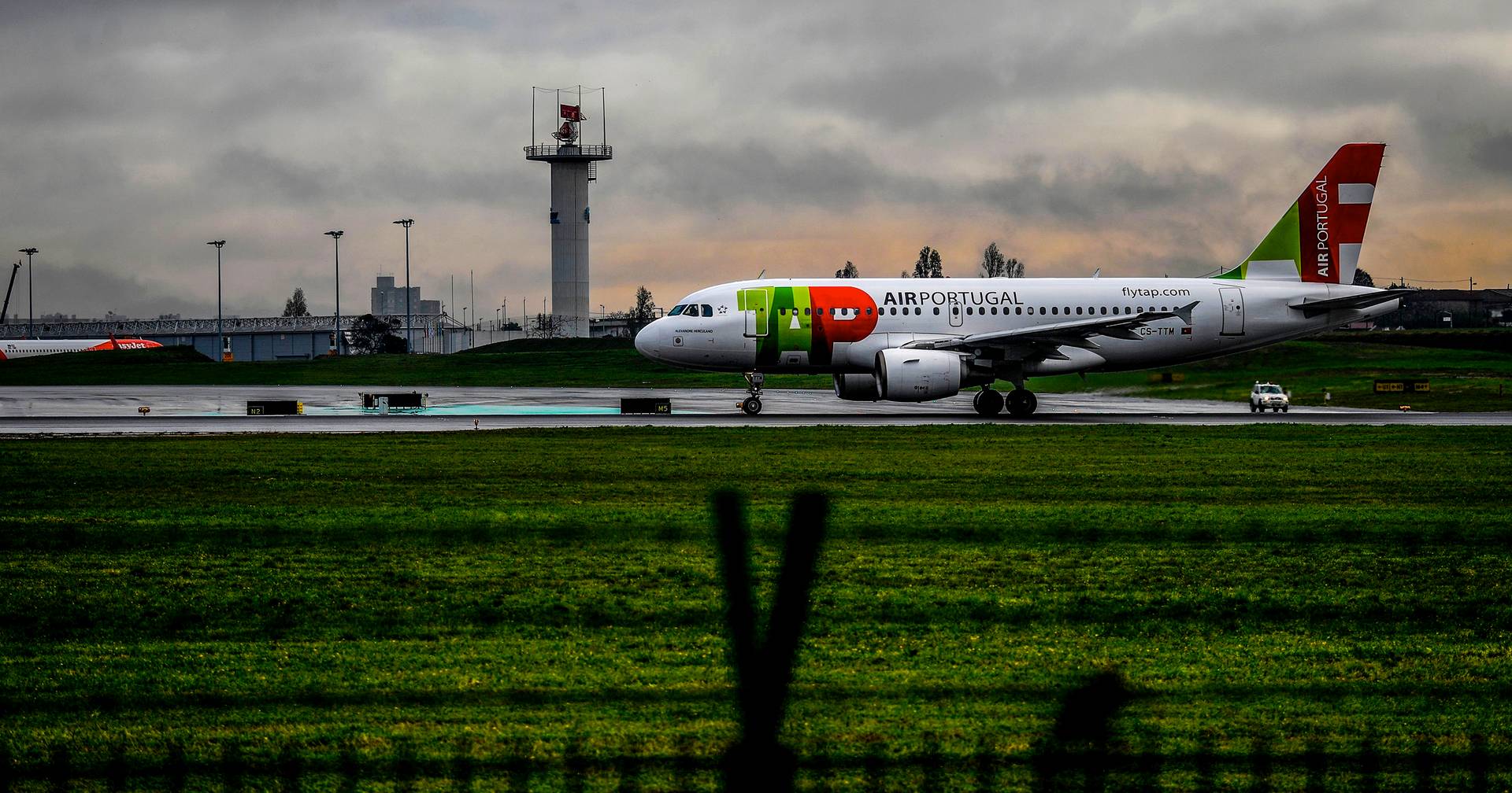Governo prepara-se para autorizar um mês de voos noturnos sem limites em Lisboa