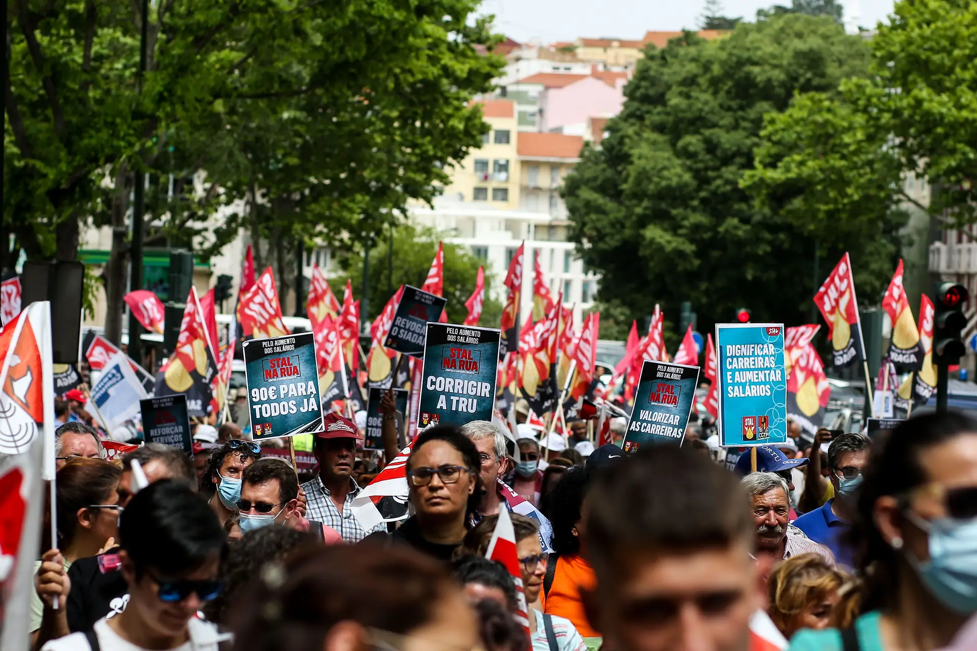 Frente Comum exige aumento salarial de 15% em 2024