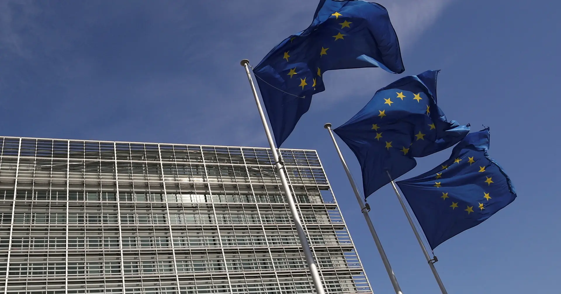Bruxelas lança procedimento de infração a Londres por mudar Protocolo da Irlanda do Norte