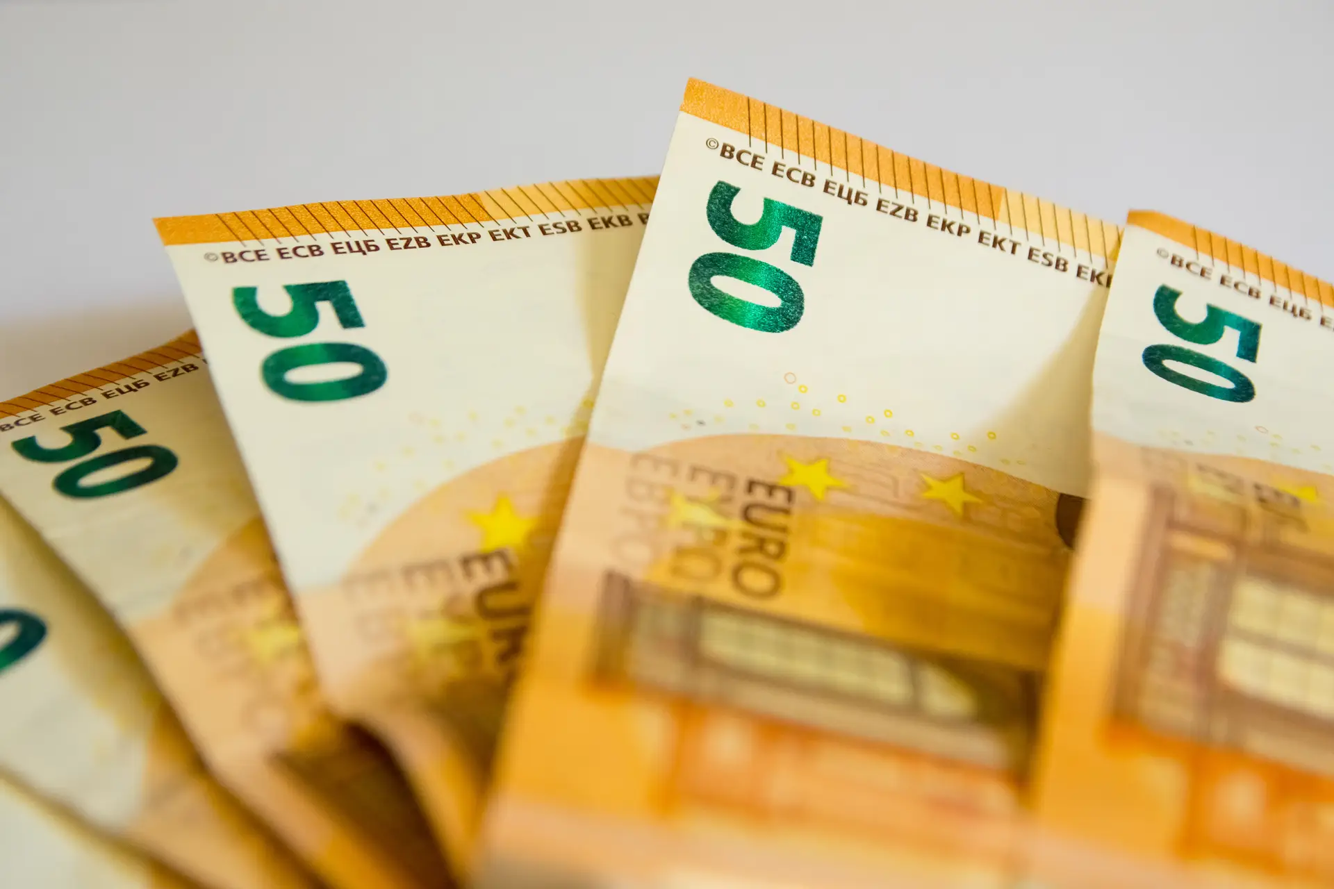 Aplicações de particulares em fundos desvalorizam-se 1,1 mil milhões de euros no segundo trimestre