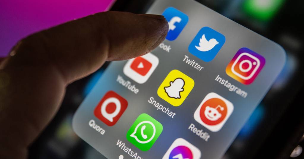 Suicídio de adolescente britânica atribuído a conteúdos de redes sociais