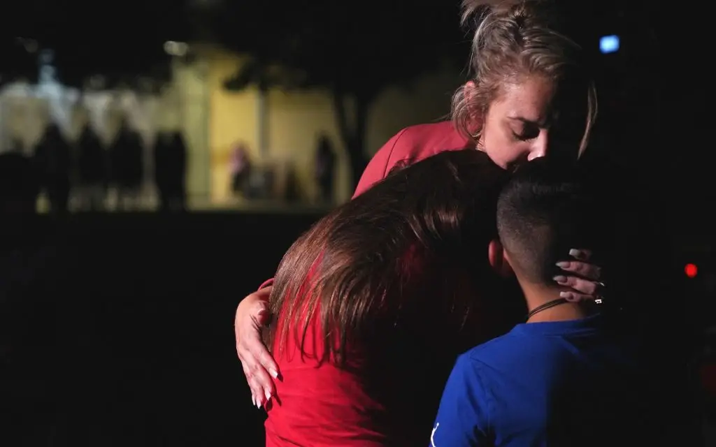 Massacre no Texas. “Podem surgir pensamentos de culpa nos pais que se perguntam: porque é que ele estava ali, àquela hora, naquela sala?”