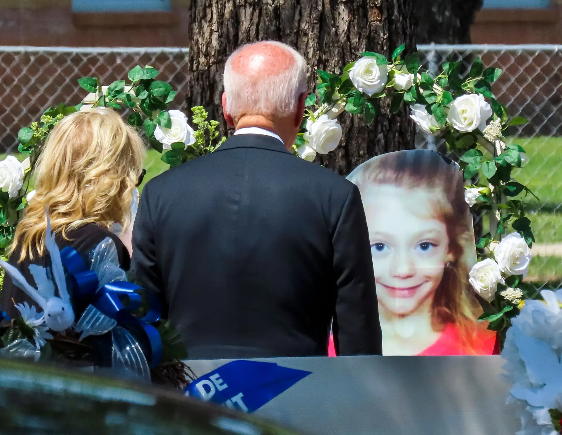 Como se consola uma comunidade após um massacre. Joe Biden está em Uvalde