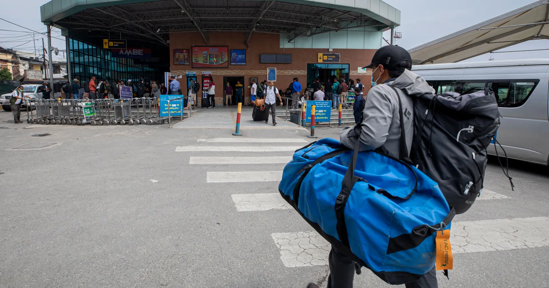 Mau tempo obriga a suspender operações de busca por avião nepalês