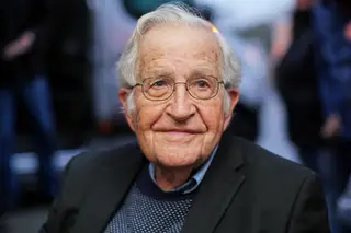 Noam Chomsky ao Expresso: “Dizer 'vamos continuar a guerra' é dizer 'vamos destruir o mundo, porque queremos fingir que temos princípios'”