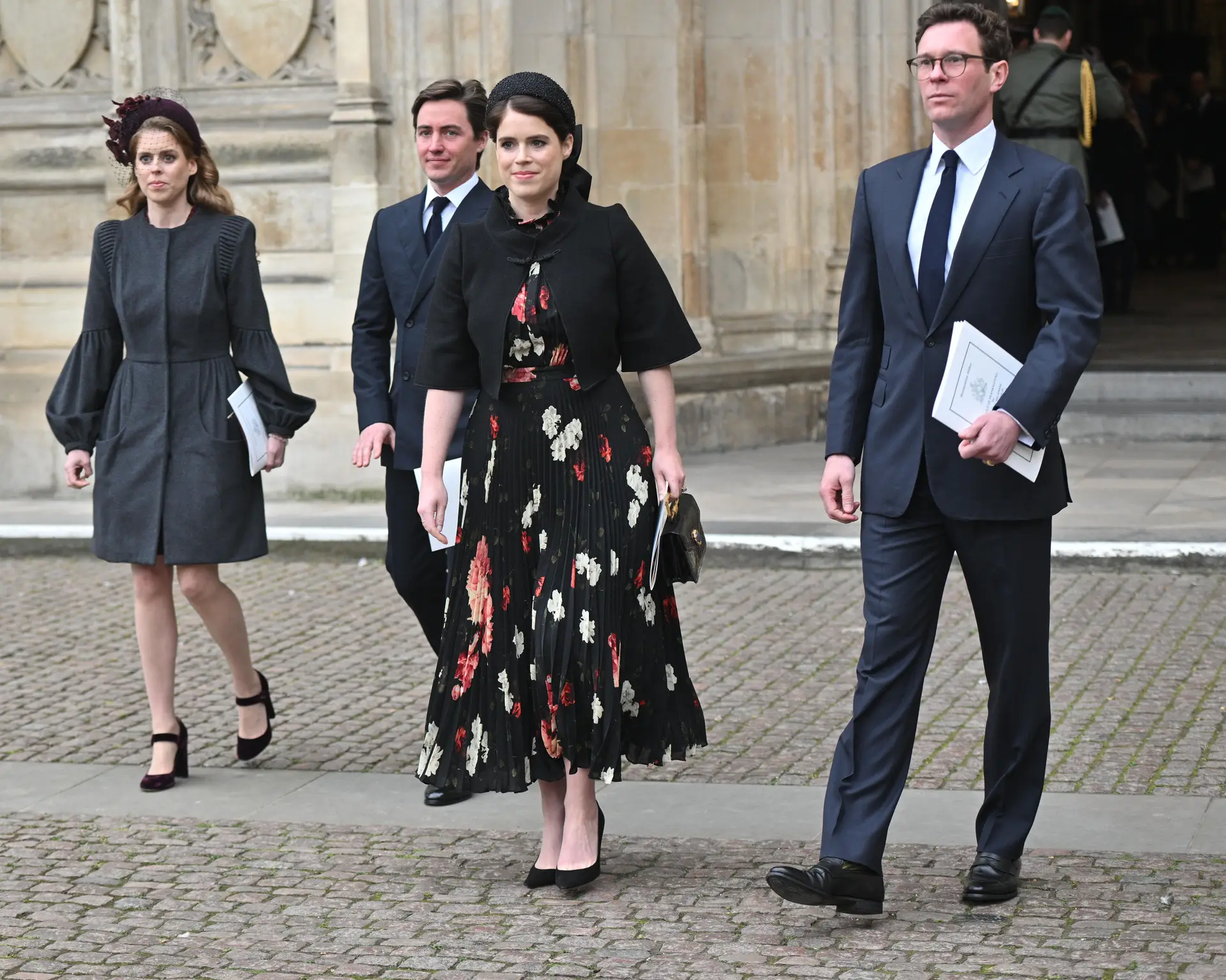 A princesa Eugenie, prima de Harry, e o marido, Jack Brooksbank (em primeiro plano na foto) vivem desde 2022 no Costa Terra, onde Jack Brooksbank trabalha