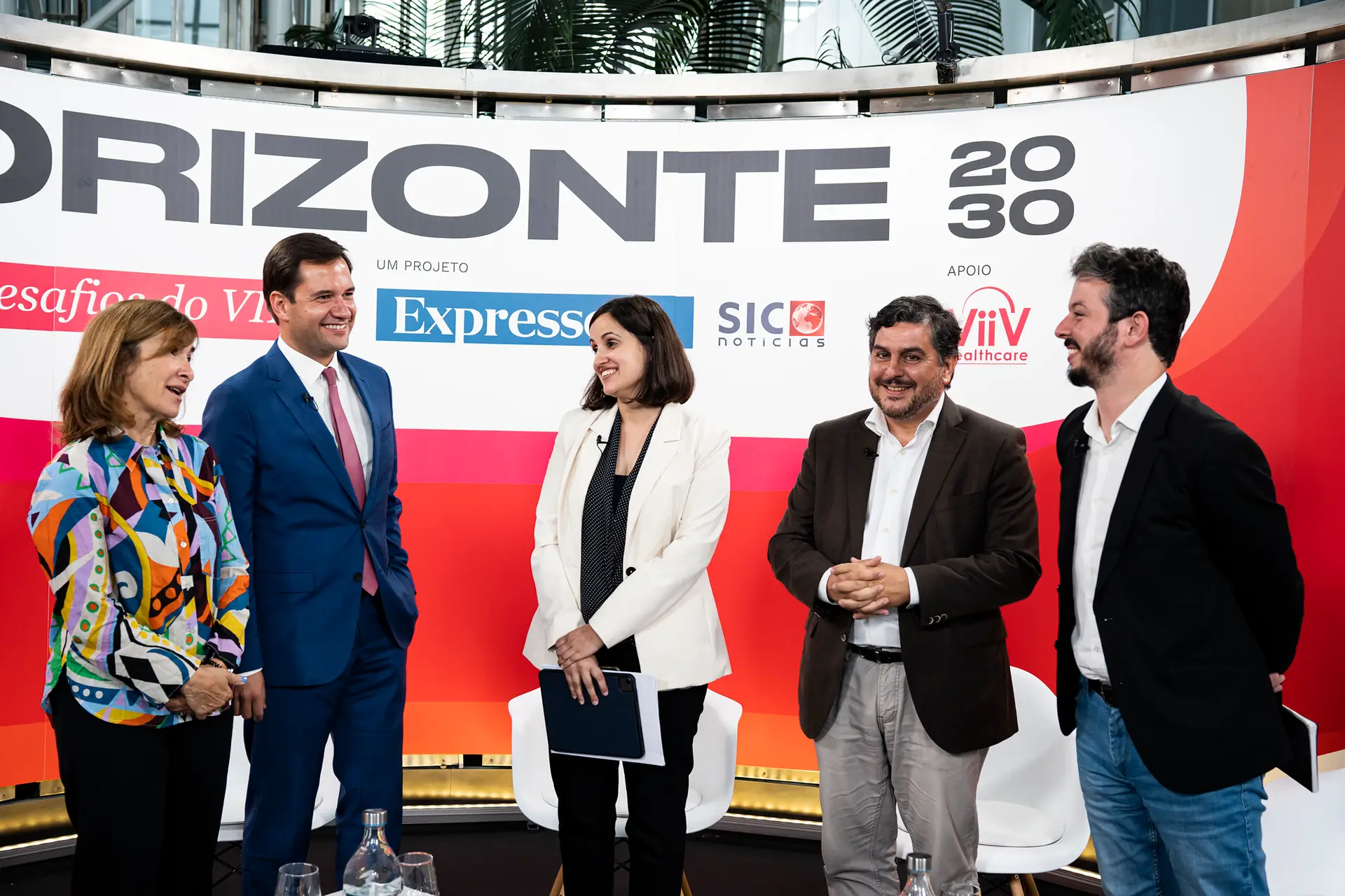 Maria Antónia Almeida Santos (PS), Ricardo Baptista Leite (PSD), Joana Cordeiro (IL), Bernardino Soares (PCP) e Moisés Ferreira (BE) participaram no primeiro debate do ciclo Horizonte 2030