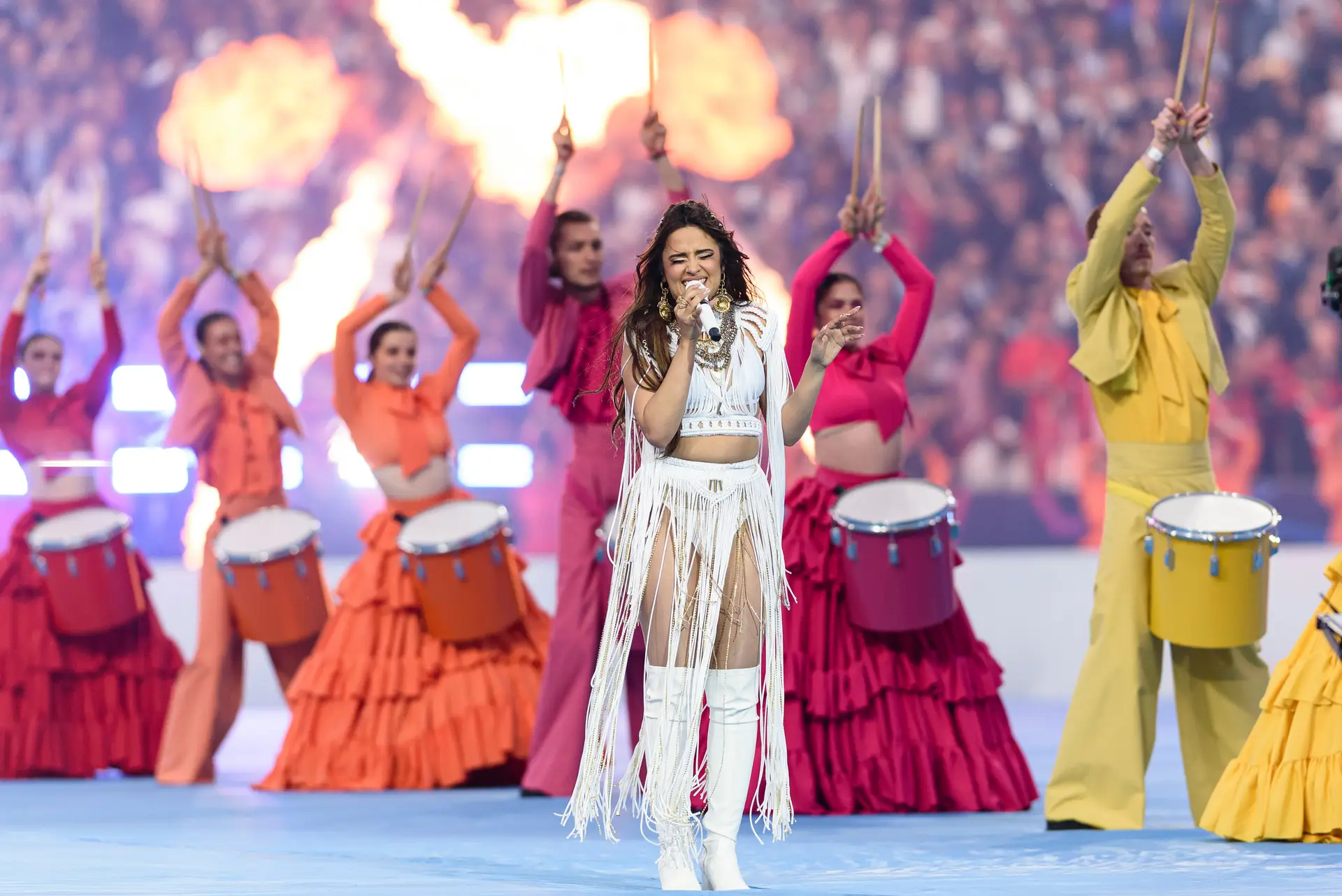 Camila Cabello insurge-se contra os adeptos de futebol que assobiaram a sua  atuação antes da final da Liga dos Campeões - Expresso