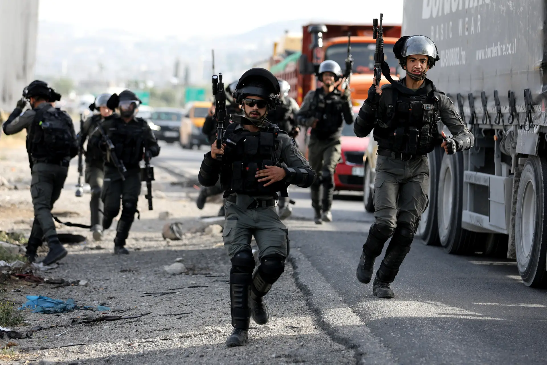 Dois palestinianos mortos por tropas israelitas em campo de refugiados de Jalazun