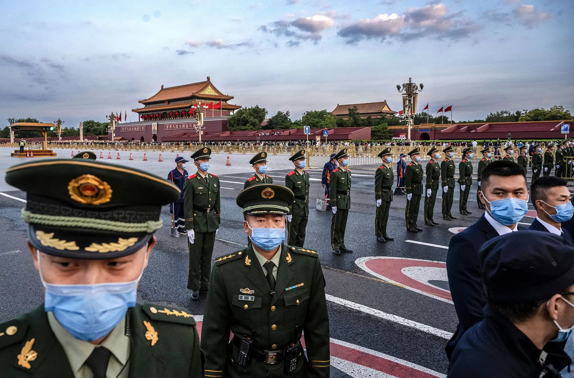 Forças de segurança vigiam a Praça Tiananmen durante o Dia Nacional da China, em outubro passado
