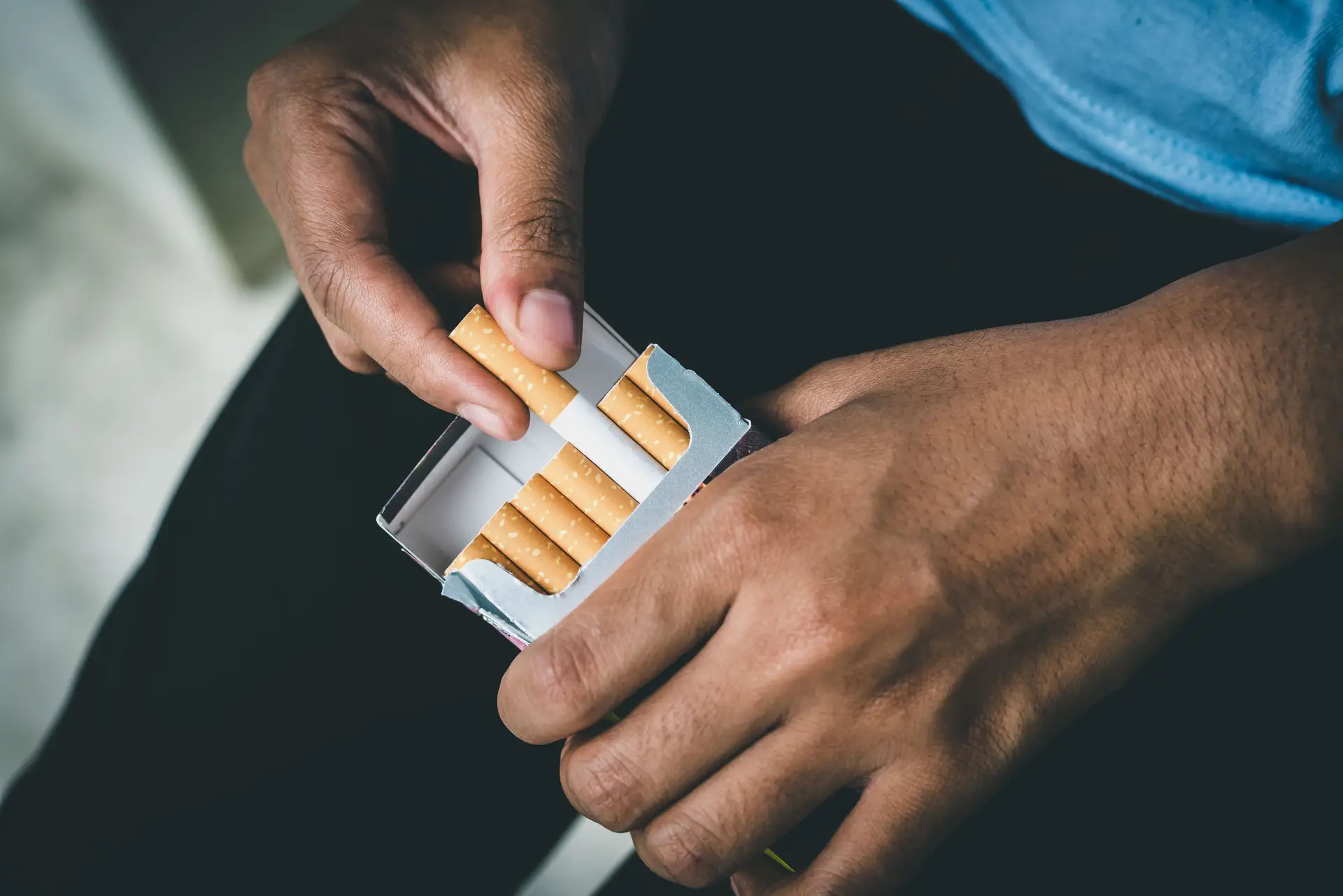 Novas regras: Governo propõe proibição de fumar ao ar livre junto de edifícios públicos e da venda de tabaco em máquinas automáticas