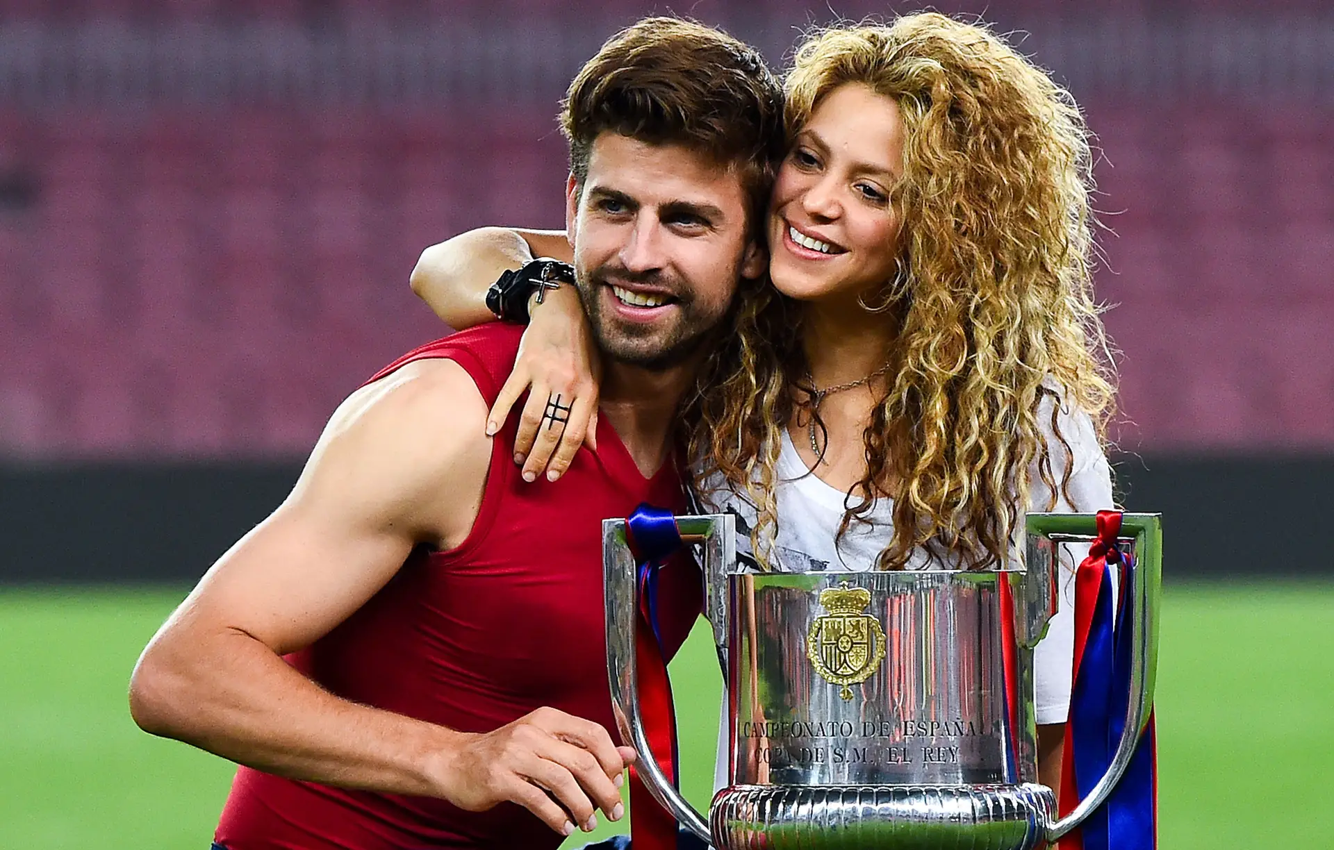 Shakira confirma separação do futebolista Gerard Piqué