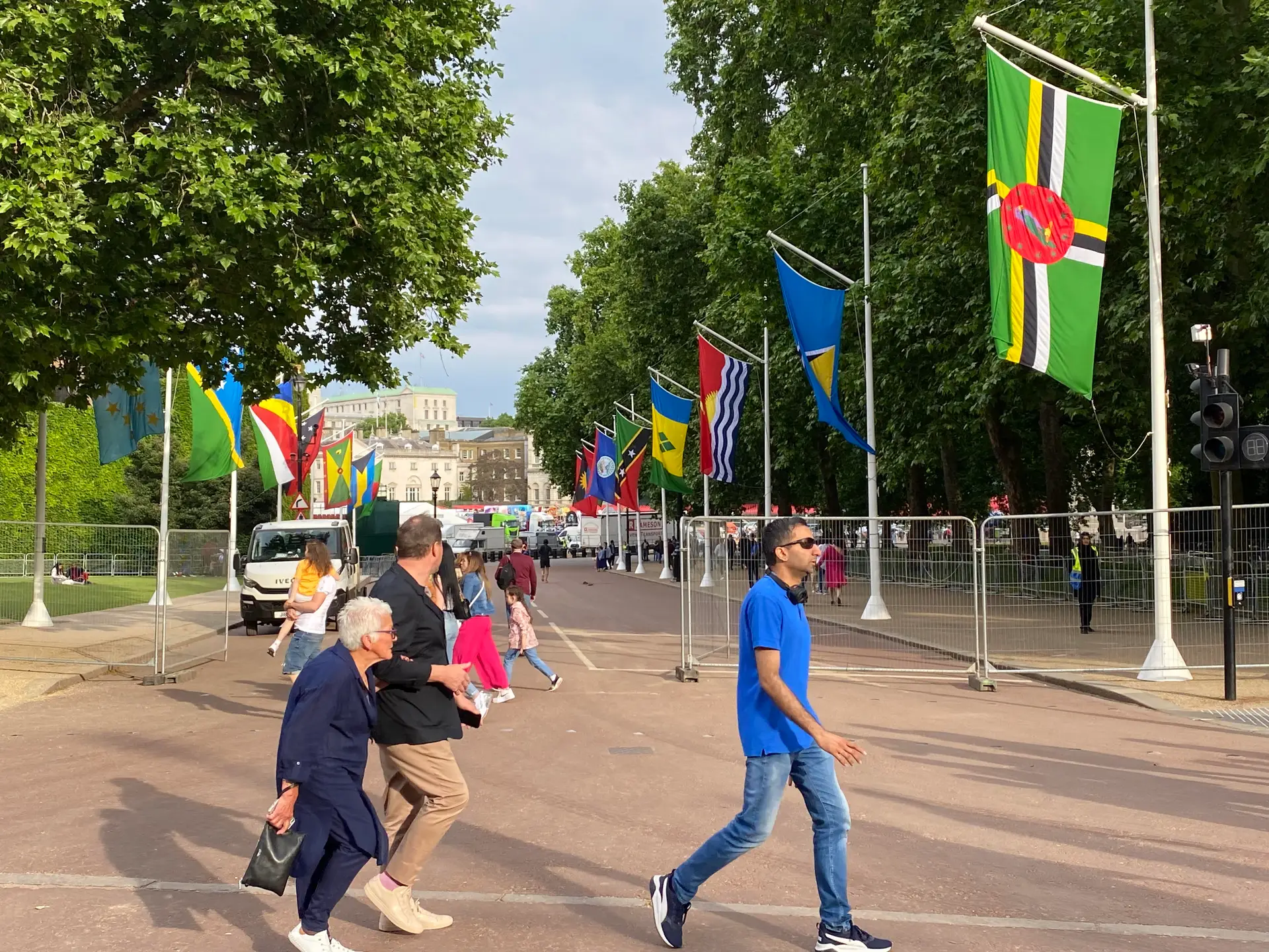 Bandeiras dos países da Commonwealth ondeiam em Londres nos locais principais das comemorações dos 70 anos de reinado de Isabel II