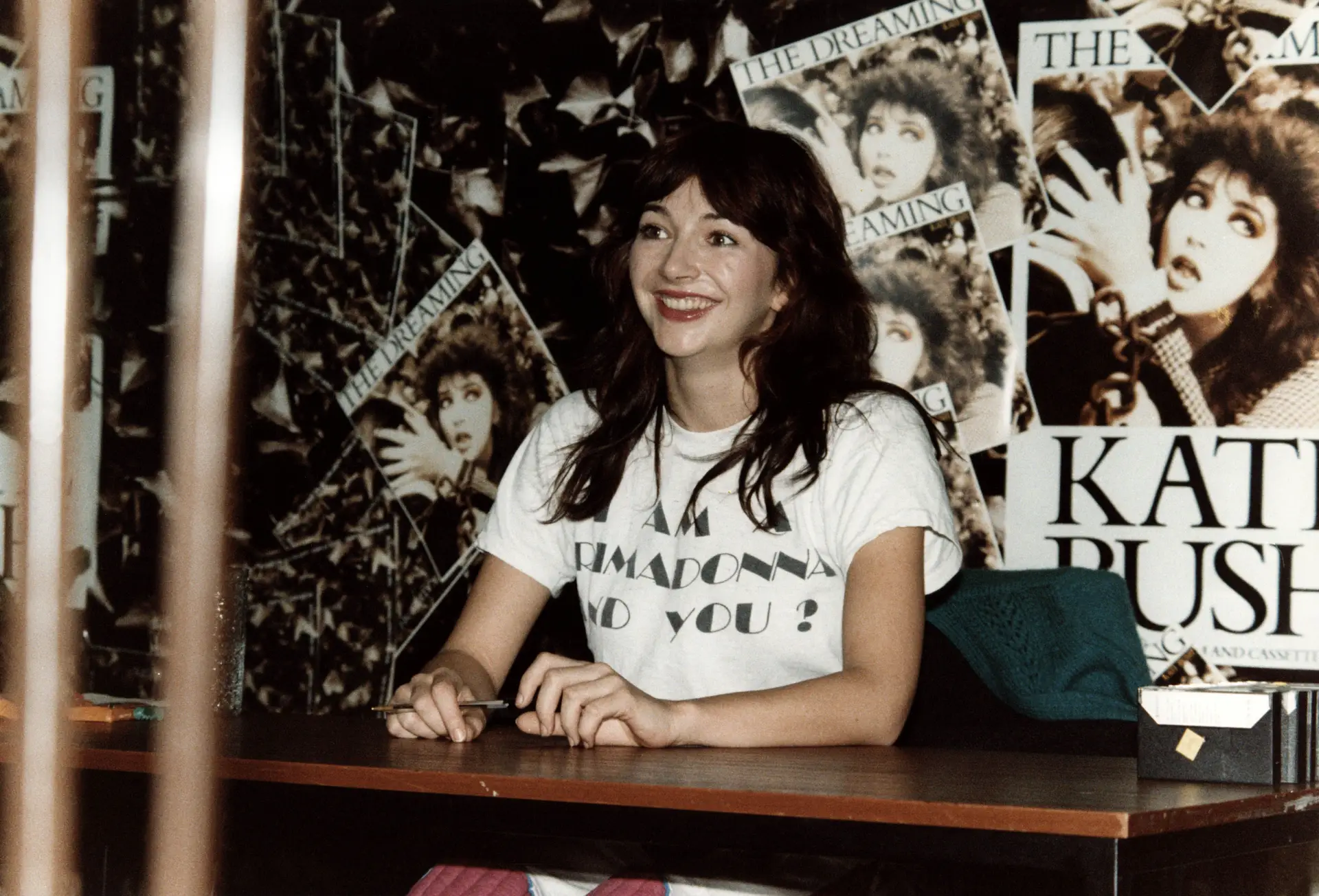 Kate Bush quebra silêncio para falar sobre “Stranger Things”. “Também adoro a série. Mal posso esperar pelo resto da temporada, em julho”