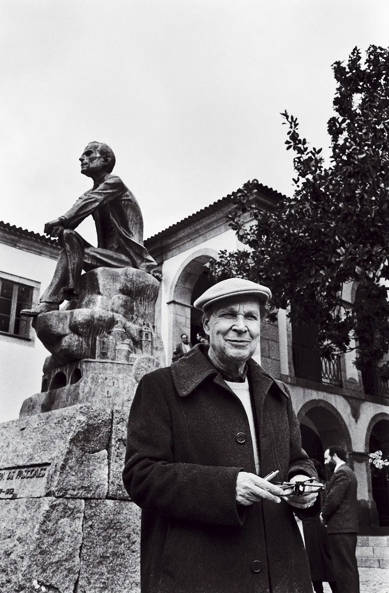 Eugénio de Andrade nasceu José Fontinhas no Fundão, em 1923, e morreu no Porto, em 2005. Poeta maior da língua portuguesa, começou a publicar aos 17 anos