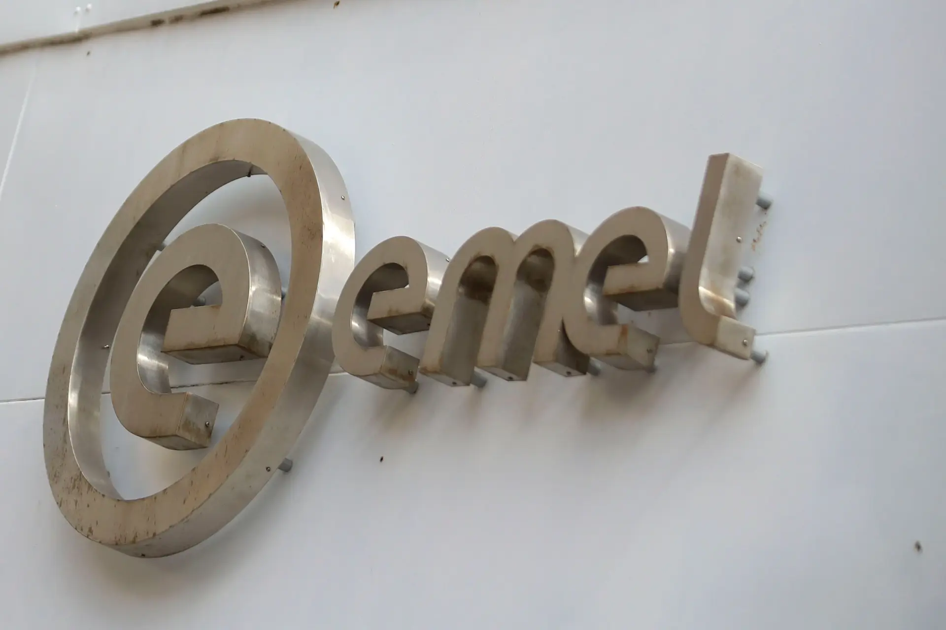 Trabalhadores da EMEL em greve parcial até quinta-feira: fiscalização e ...