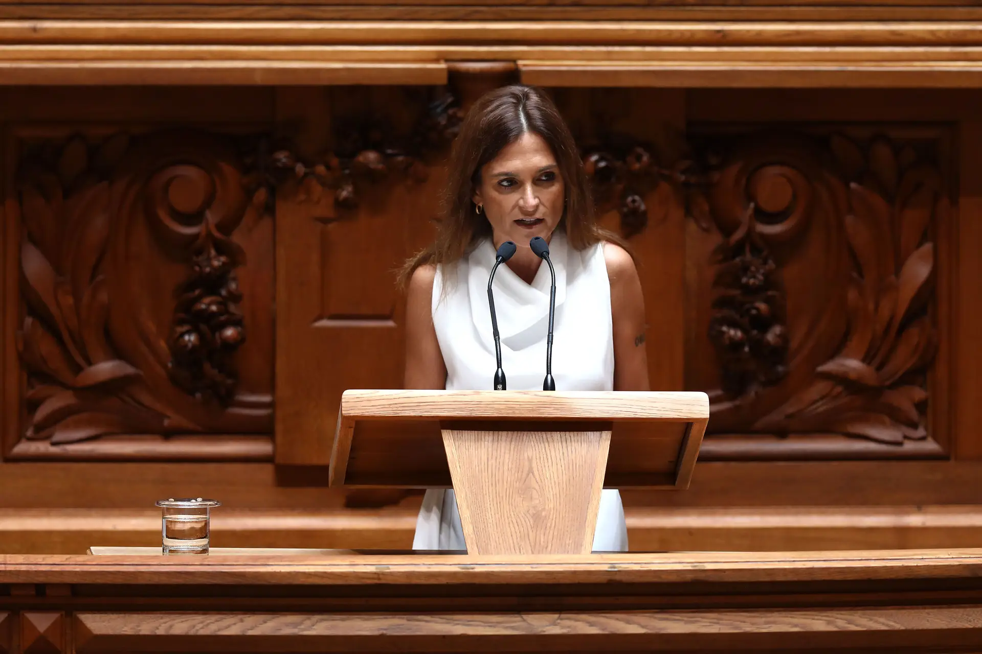 Esquerda ataca Passos Coelho por apresentar livro “machista, homofóbico e anti-liberdade”