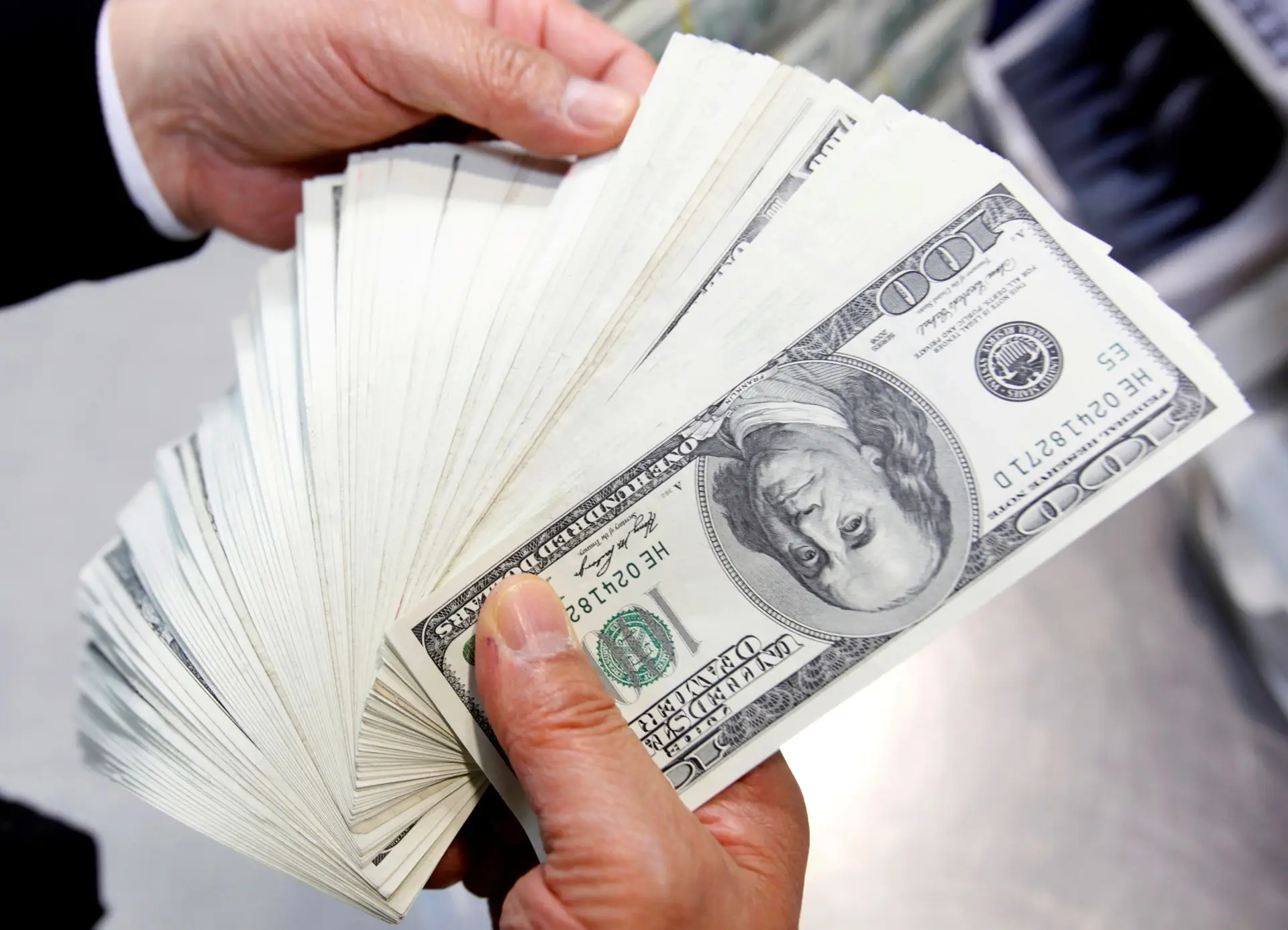 Perspetiva de subida de taxas de juro fazem dólar tocar máximos de 20 anos