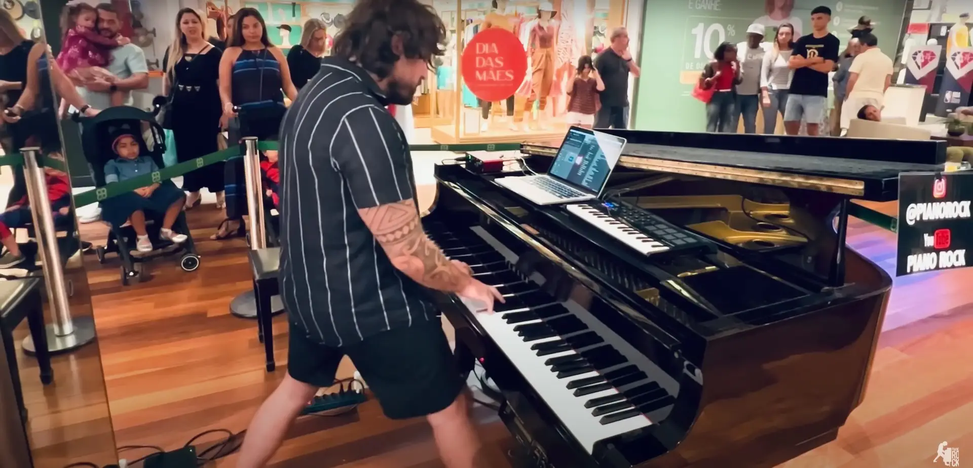 'Everlong' dos Foo Fighters ao piano e num centro comercial? Não só resulta como é estrondoso