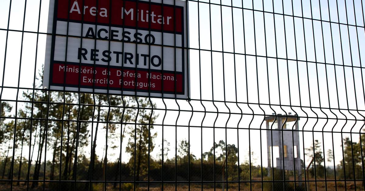 Dois militares paraquedistas feridos em salto de treino em Tancos estão estáveis, diz Exército
